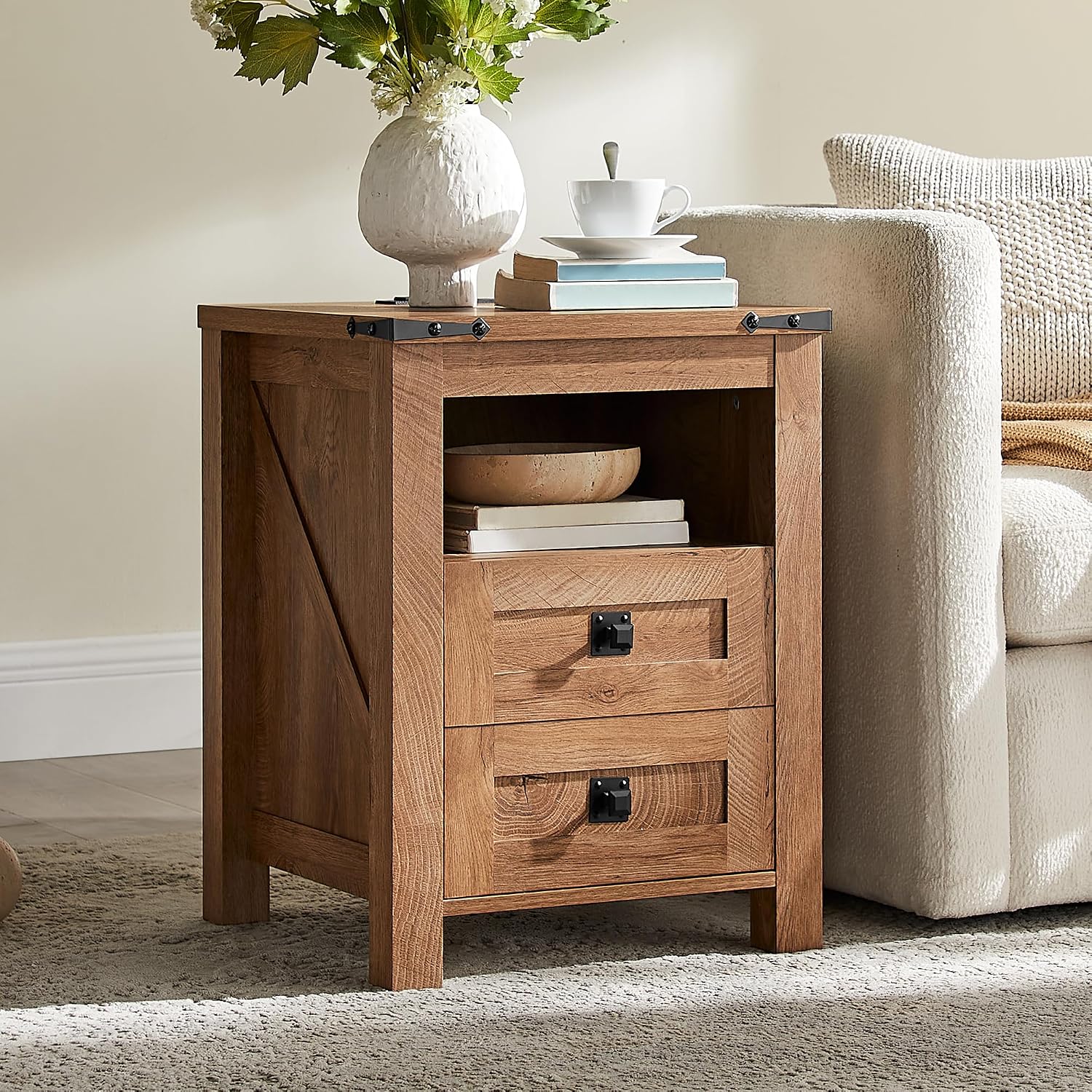 T4TREAM 18" Farmhouse Nightstand with Charging Station, Light Knotty Oak