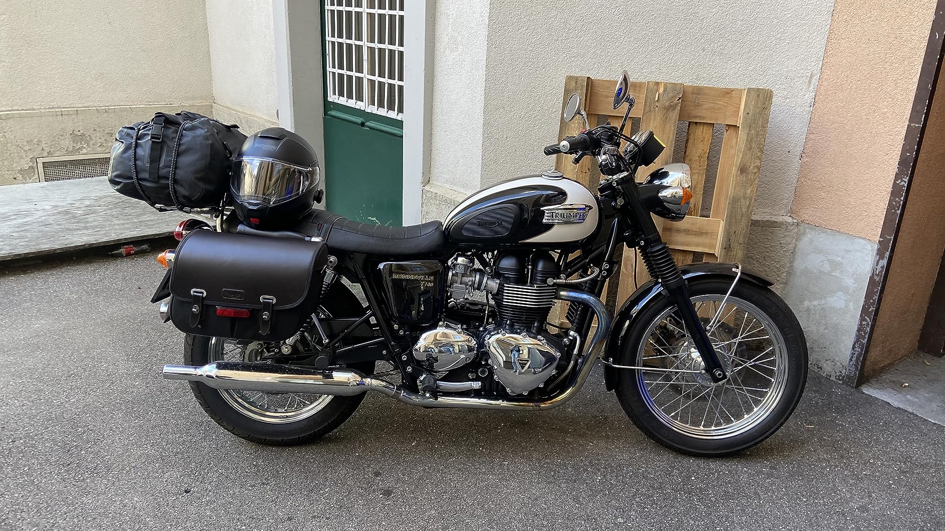 Borsone Impermeabile Da Sella GIVI EA115BK 40 Litri - Per Scooter E Moto, Design Italiano, Qualità
