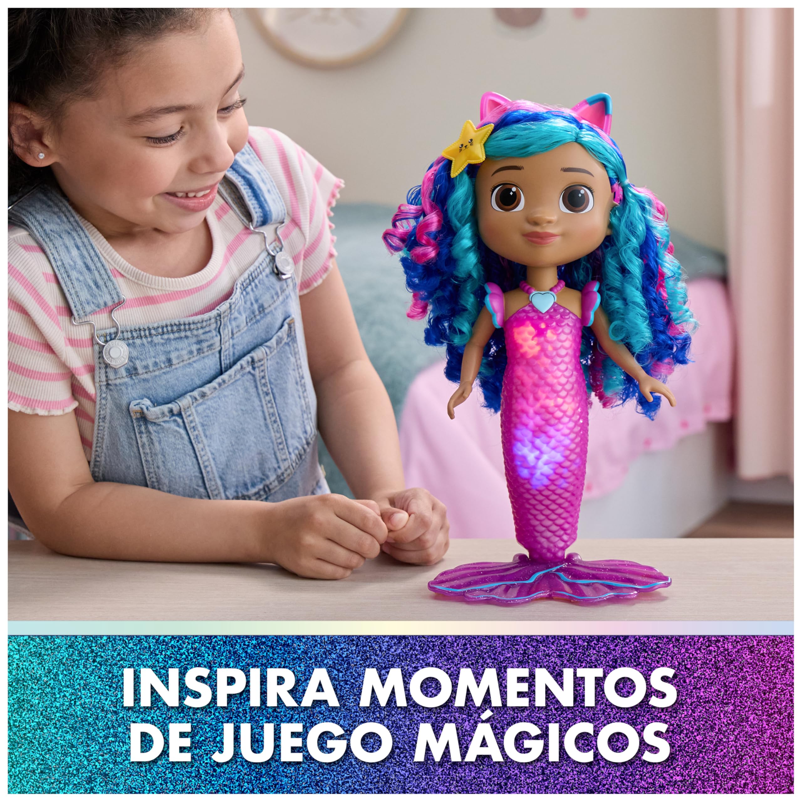 La Casa de Muñecas de Gabby - Muñeca Interactiva Gabby Sirena Canta y Brilla de la Película, con Luces y 14 Sonidos, Resistente al Agua y con Cola Que Cambia de Color - Regalo Niña 3 años +