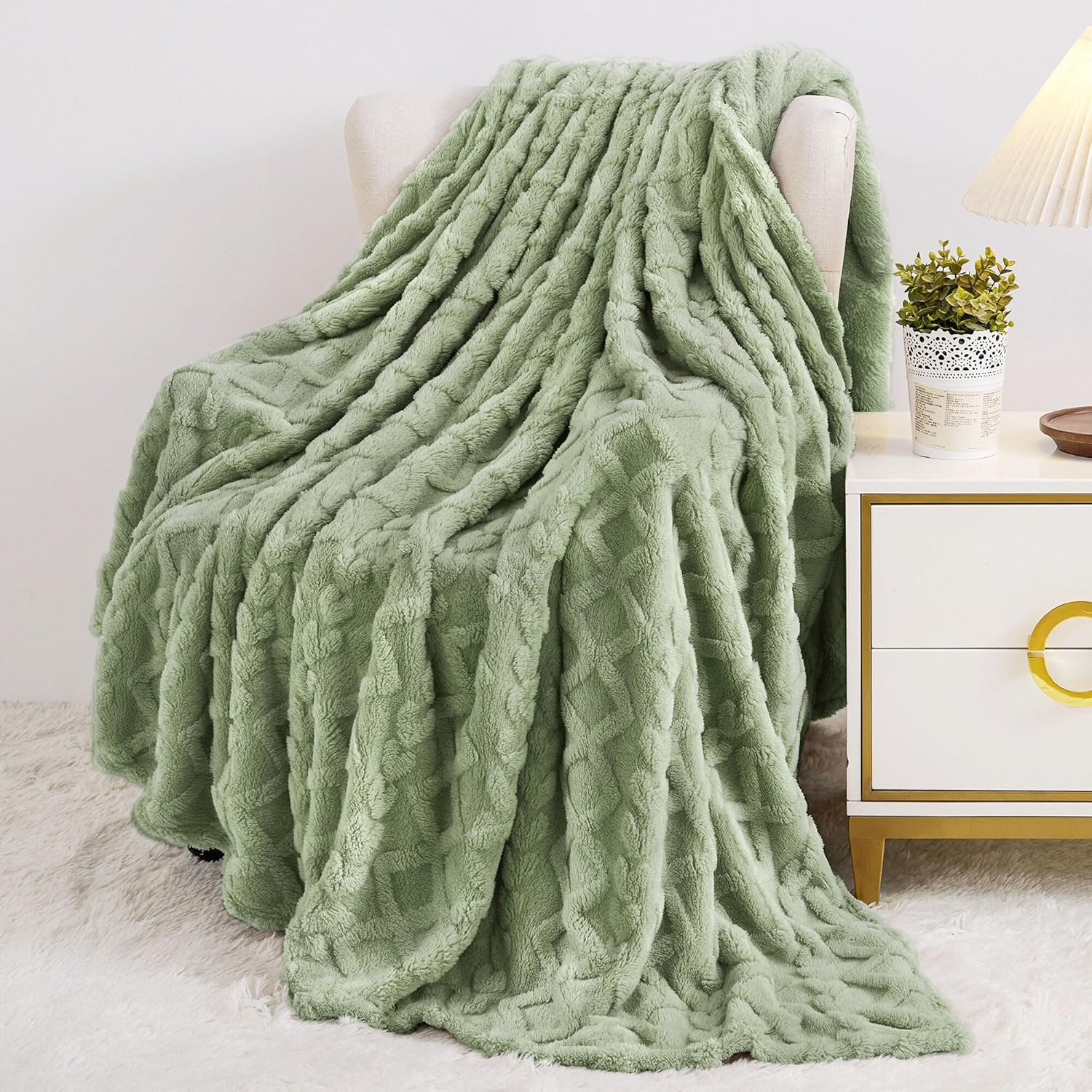 Aganear Blanket Queen Size - Fuzzy Cozy Soft Blanket for Couch, Sofa, Bed, Office, Decorative Present for All Seasons, Portable Throw Blankets for Couch, Sofa, Bed(90"x90", Sage Green) - Image 3