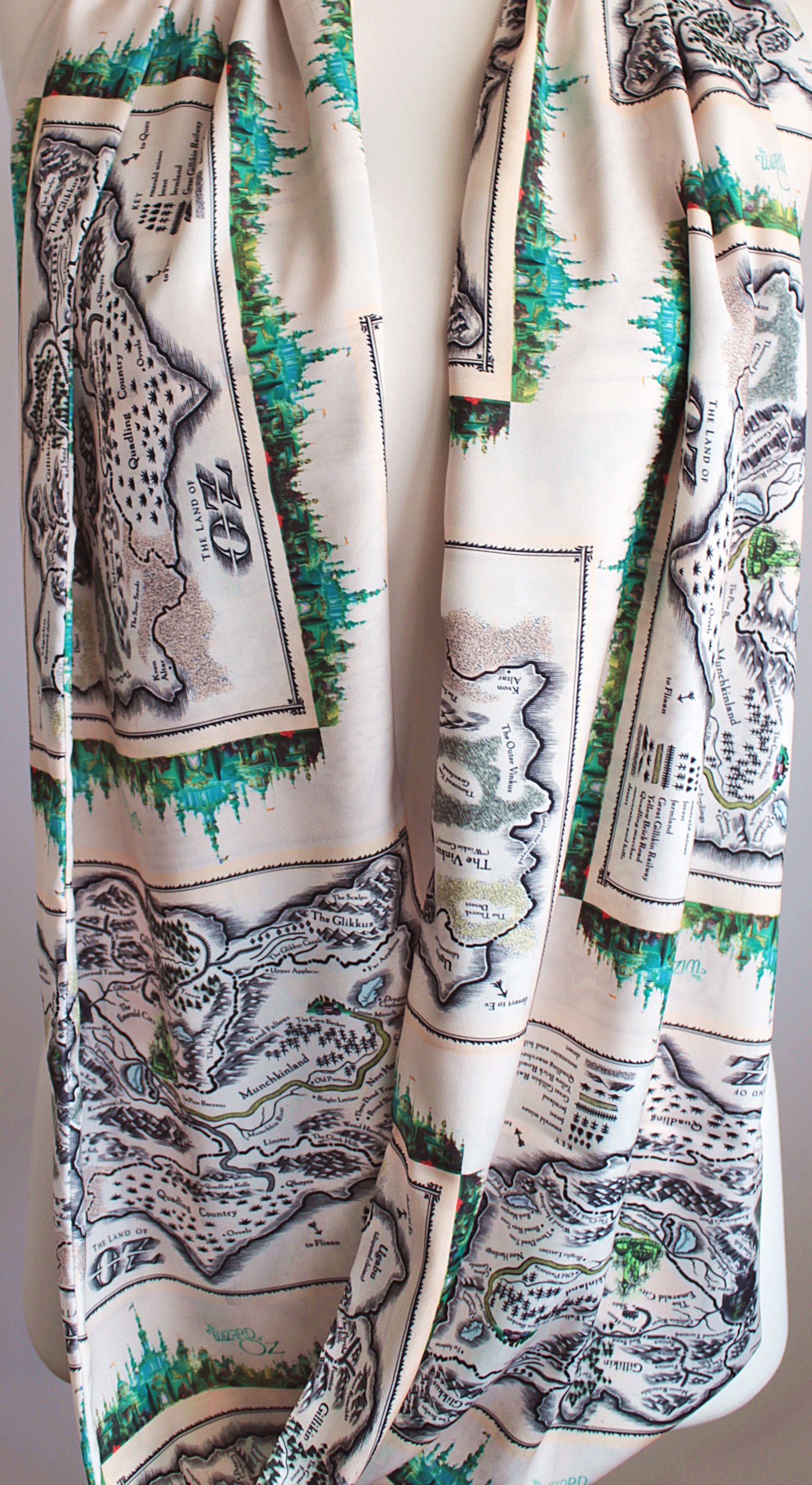 Etwoa The Wonderful Wizard of Oz Map Infinity Scarf Lyman Frank Baum - Image 4