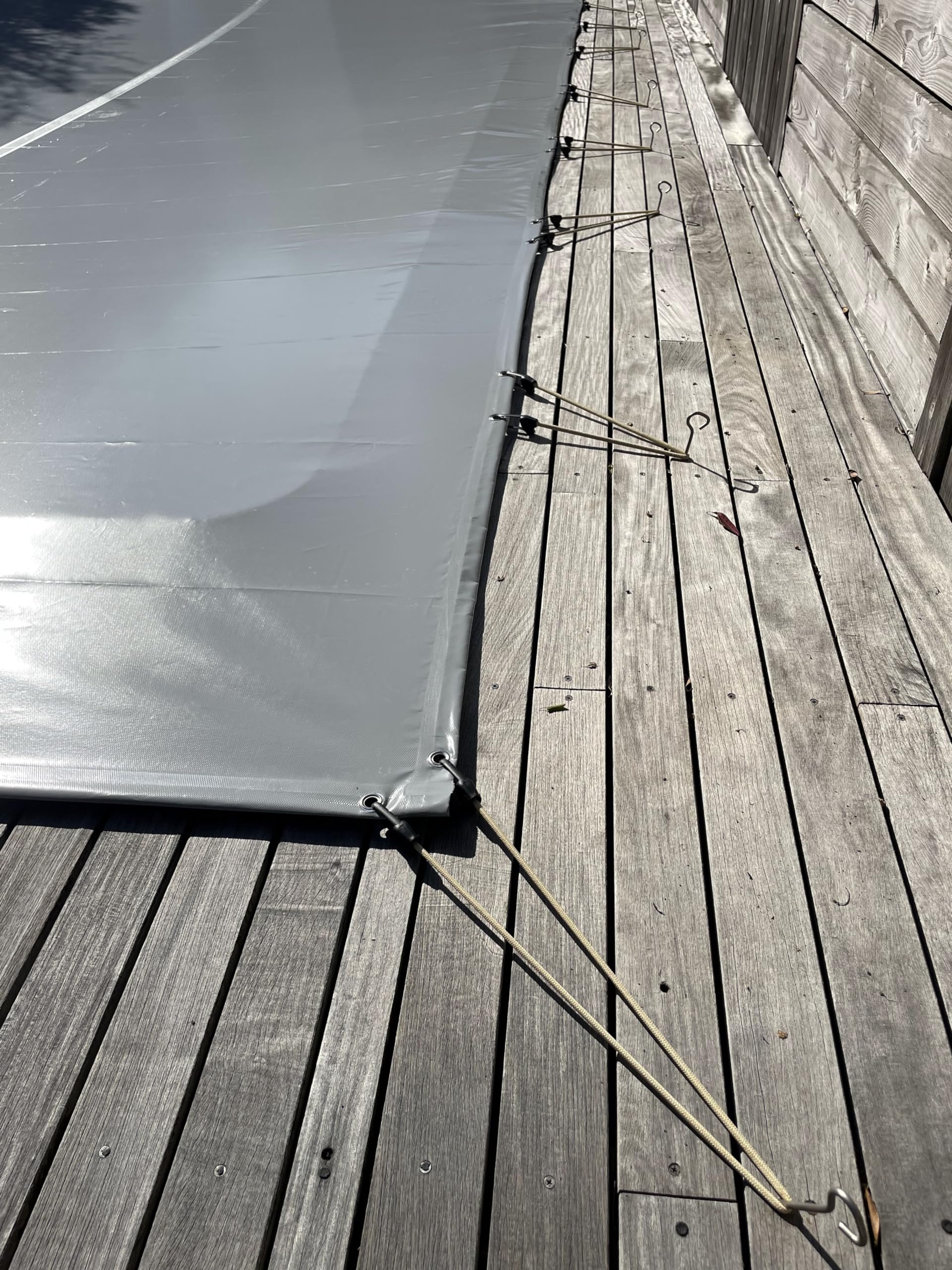 Bâche d'Hivernage pour Piscine 550 g/m² Gris Clair avec Grille Centrale d'Evacuation - Fabrication Française - Direct Usine