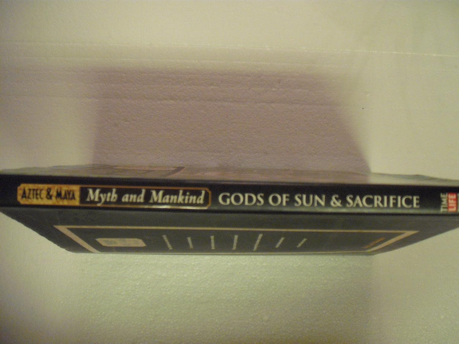 Gods of Sun and Sacrifice: Aztec & Maya Myth (Myth and Mankind)