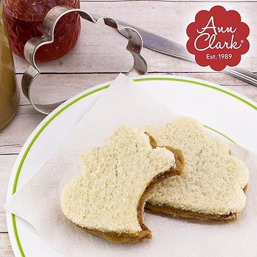 Miniatura 2 de Cortador de galletas Cloud Sandwich Cutter, 3.75" por Ann Clark