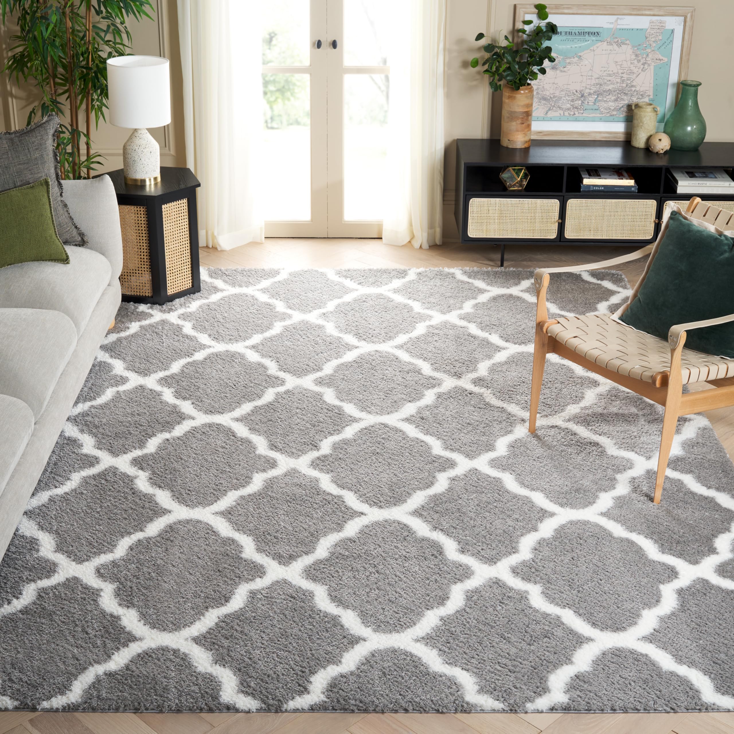 SAFAVIEH Area Rug 8x10 - Tahoe Shag Collection - Large - Grey & White, Trellis Pattern, Non-Shedding & Easy Cleaning, Plush Thick Pile, Ideal for