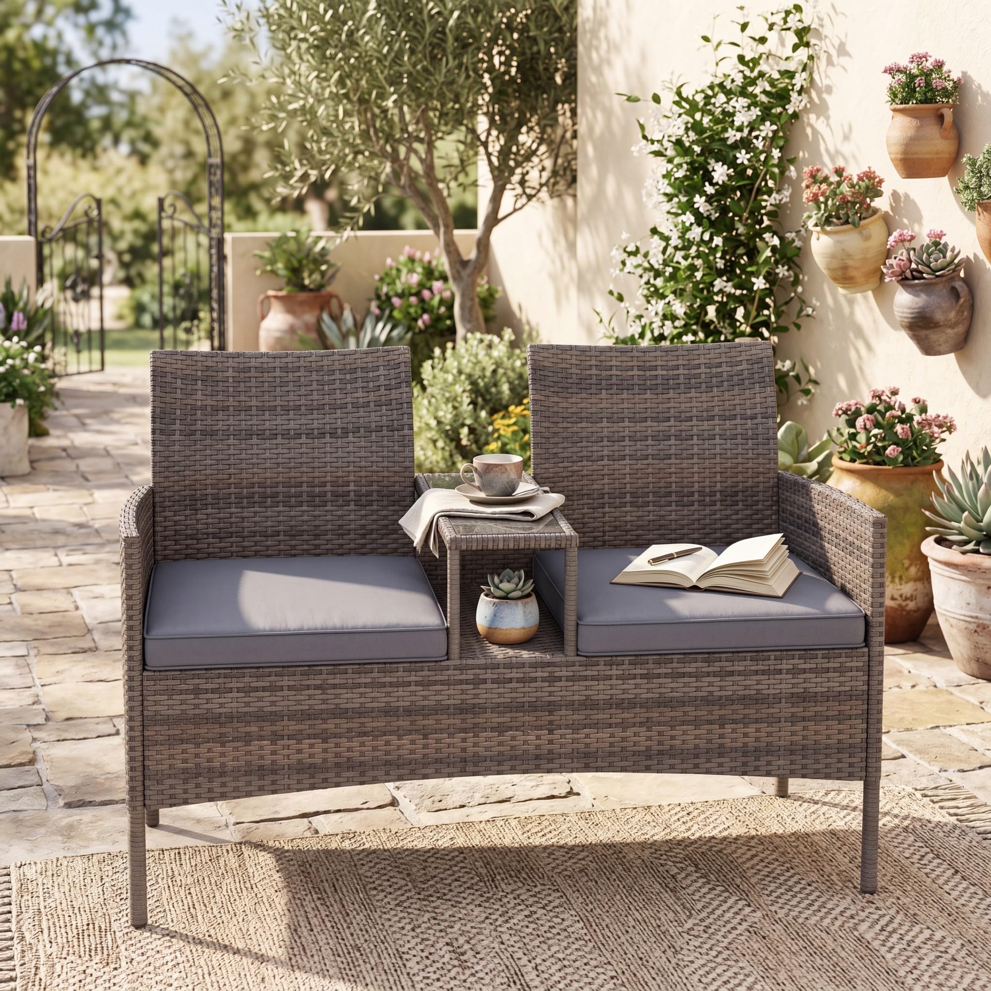 SOARS Panchina da Giardino 2 Posti, Divanetto da Esterno in Rattan con Tavolino in Vetro Temperato Integrato e Cuscini Rimovibili, Salotto da Giardino Esterno per Balcone e Piscina, 124 X 62 X 84 CM