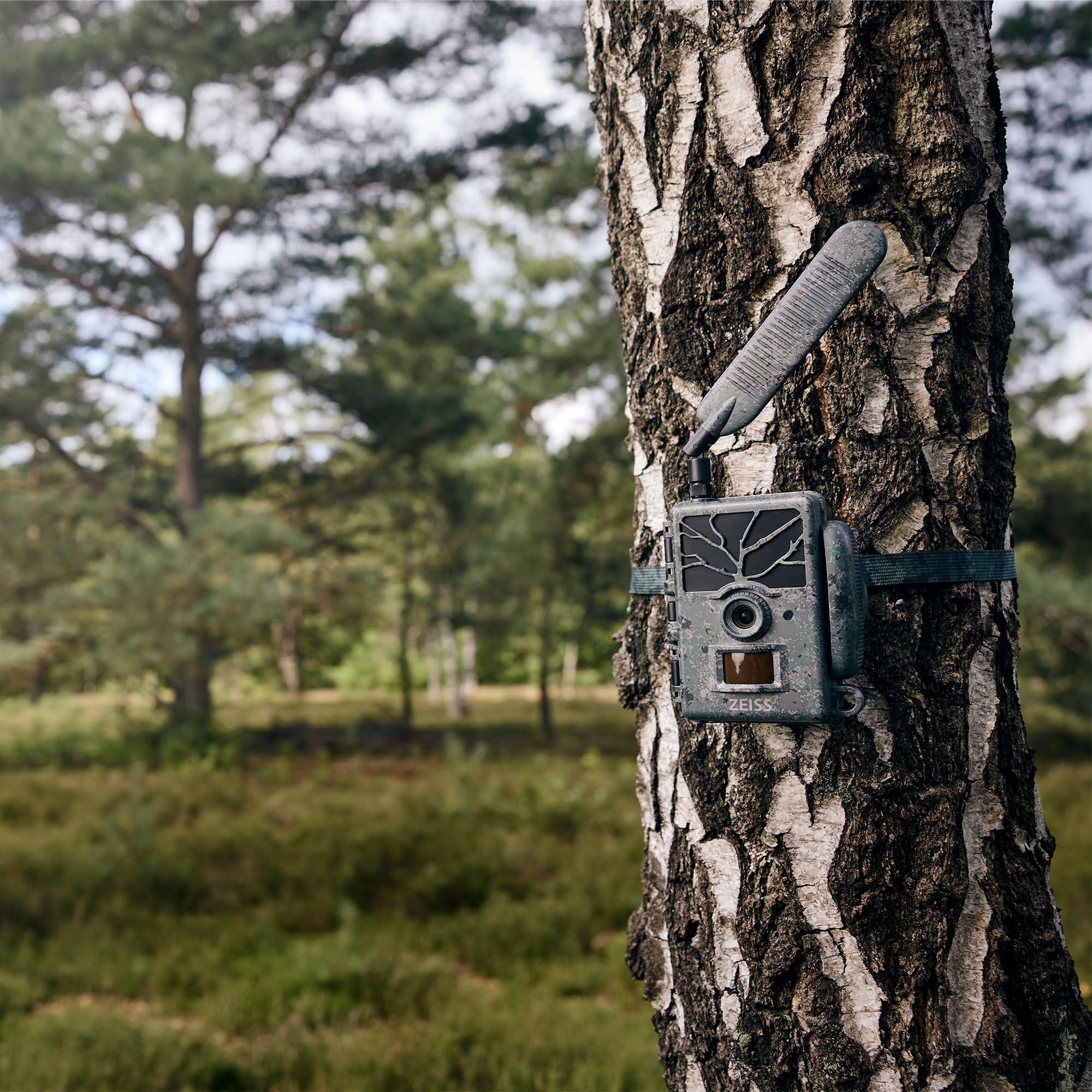 Zeiss Secacam 1 60° - Wildkamera mit Handyübertragung App, mit SIM Karte, mit Bewegungsmelder Nachtsicht, Überwachungskamera aussen, App-Steuerung, 3MP (bis 24MP interpoliert), 20m Reichweite