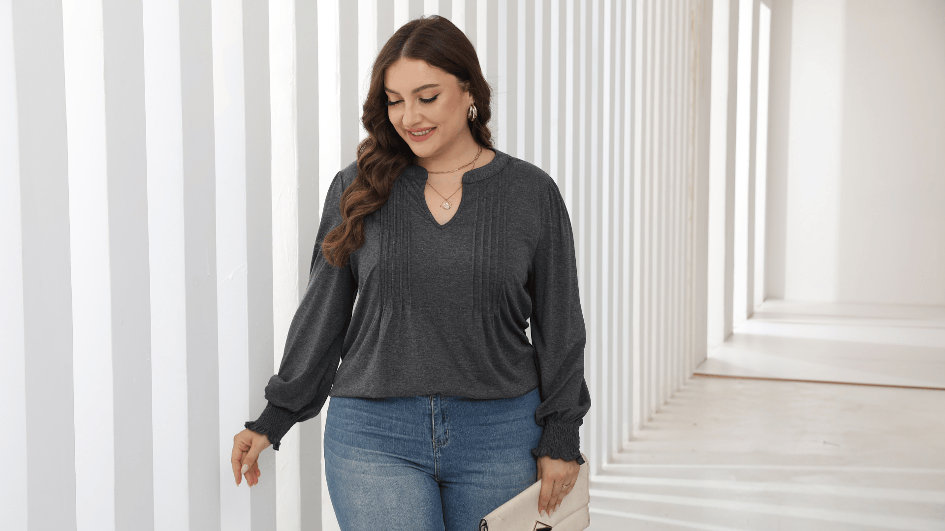 HBEYYTO Womens Plus Size Tops Long Sleeve V Neck Pleated Loose Fit