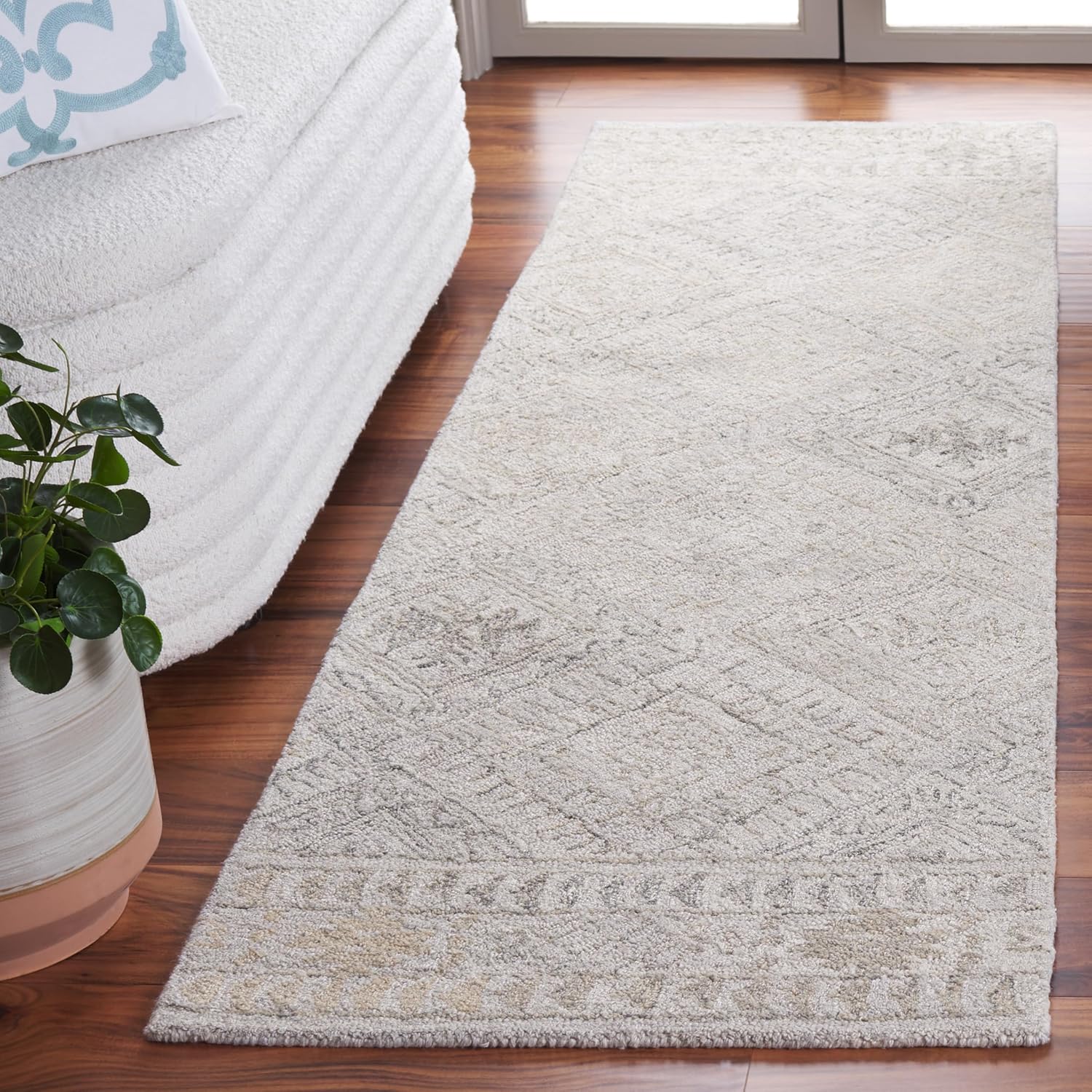 Safavieh Abstract Collection Runner Rug - 2'3" x 8', Grey & Beige, Geometric Design, Ideal for High Traffic Areas in Entryway, Kitchen & Bathroom (ABT880F-28)