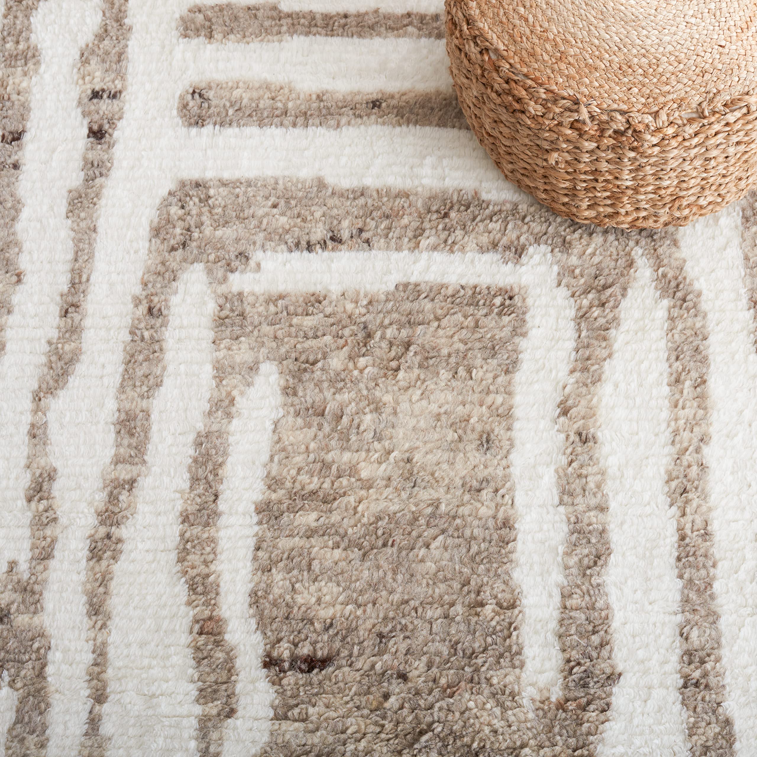 Amazon.com: SAFAVIEH Casablanca Collection Area Rug - 5' x 8