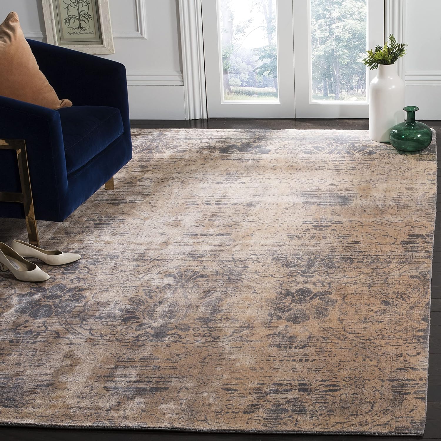 SAFAVIEH Tibetan Collection Area Rug - 6' x 9', Grey, Handmade Modern Viscose, Ideal for High Traffic Areas in Living Room, Bedroom (TIB551B)