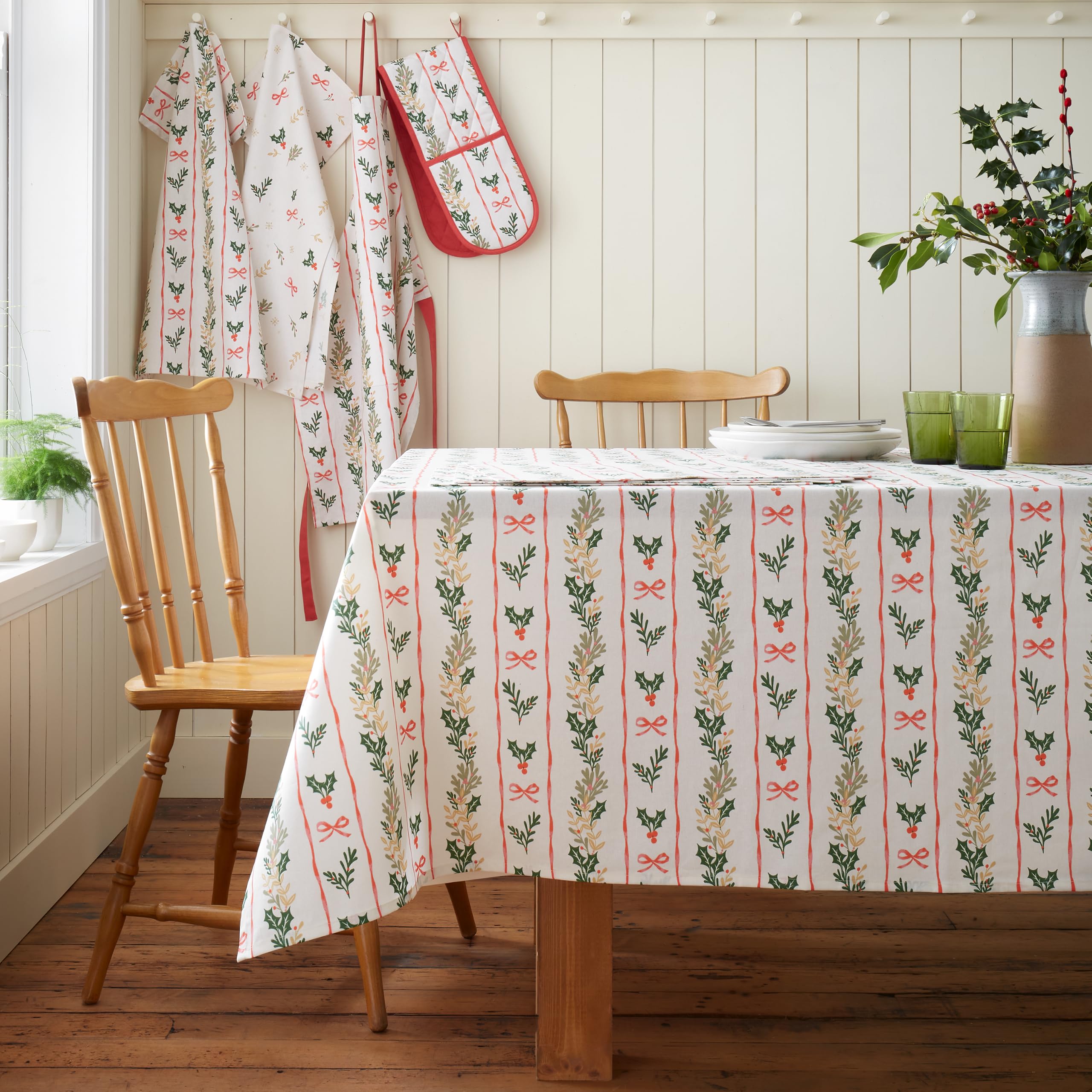Catherine Lansfield - Table Cloth - Christmas Holly Stripe - 137 cm x 229 cm - White
