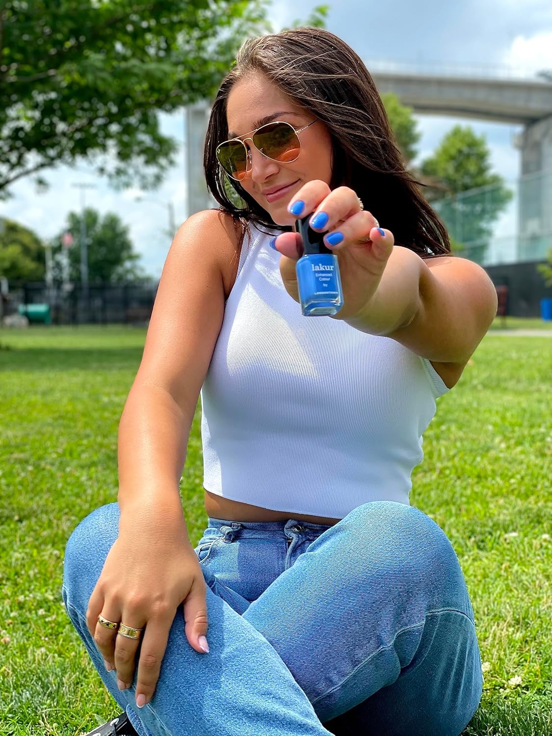 LONDONTOWN lakur Nail Polish - Chip-Resistant, Non-Toxic, Conditions & Hydrates Nails Glossy Shimmery Glittery Blue, .40 fl oz - Image 6