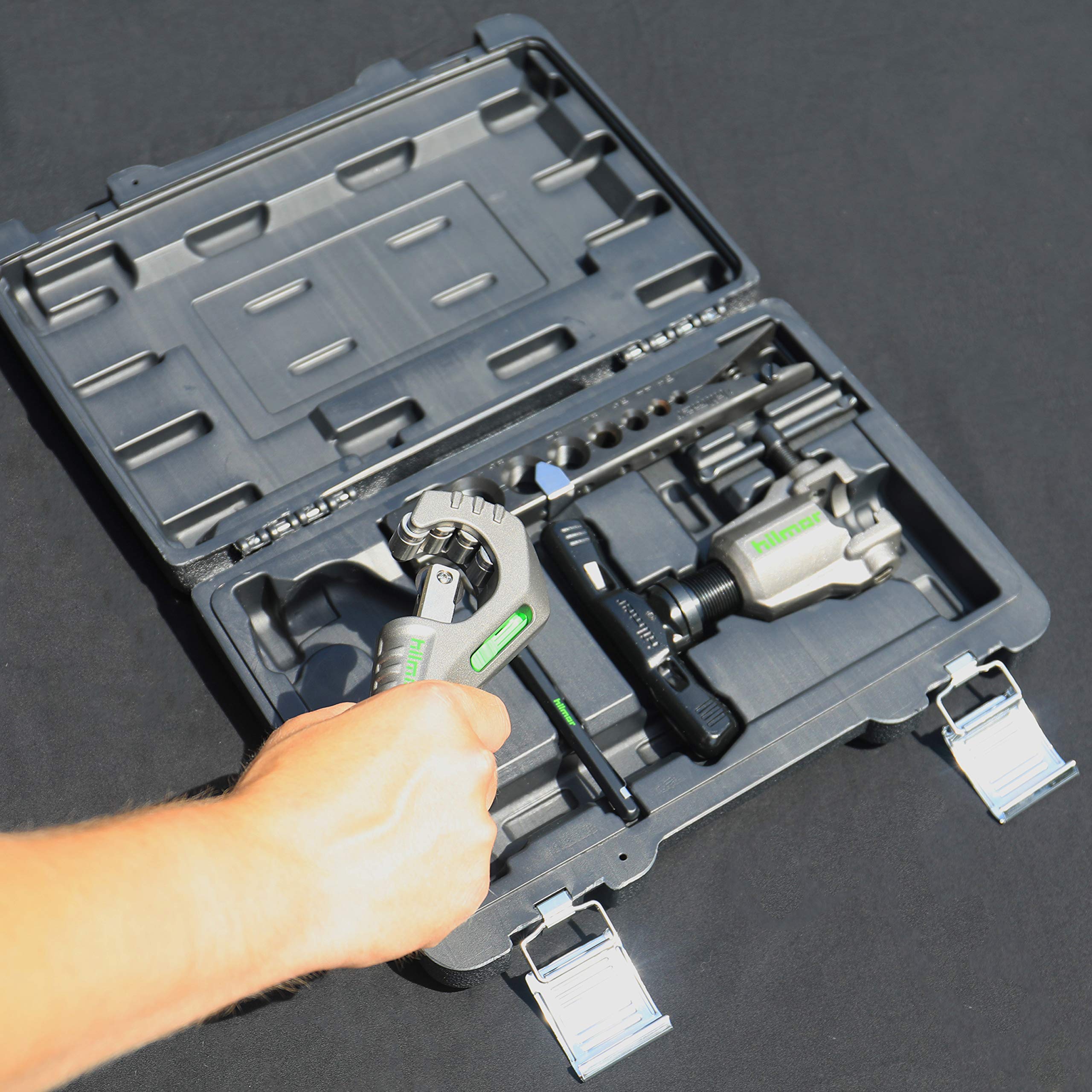 Hilmor Orbital Flare Kit with 1⁄8" 13⁄8" Tubing Cutter, Pen Style Deburring Tool & Storage