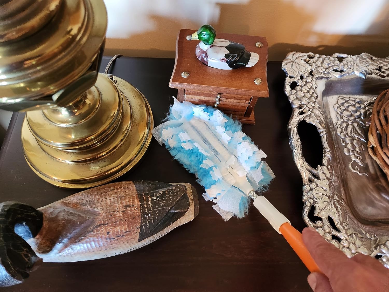 Flexible Duster Handle with Disposable Duster pad, Compatible with Swiffer Duster Refills.