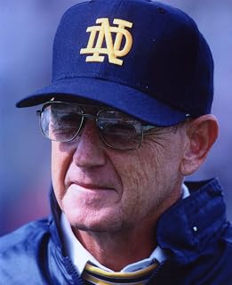 LOU HOLTZ UNIVERSITY OF NOTRE DAME FIGHTING IRISH 8X10 SPORTS ACTION PHOTO (A)