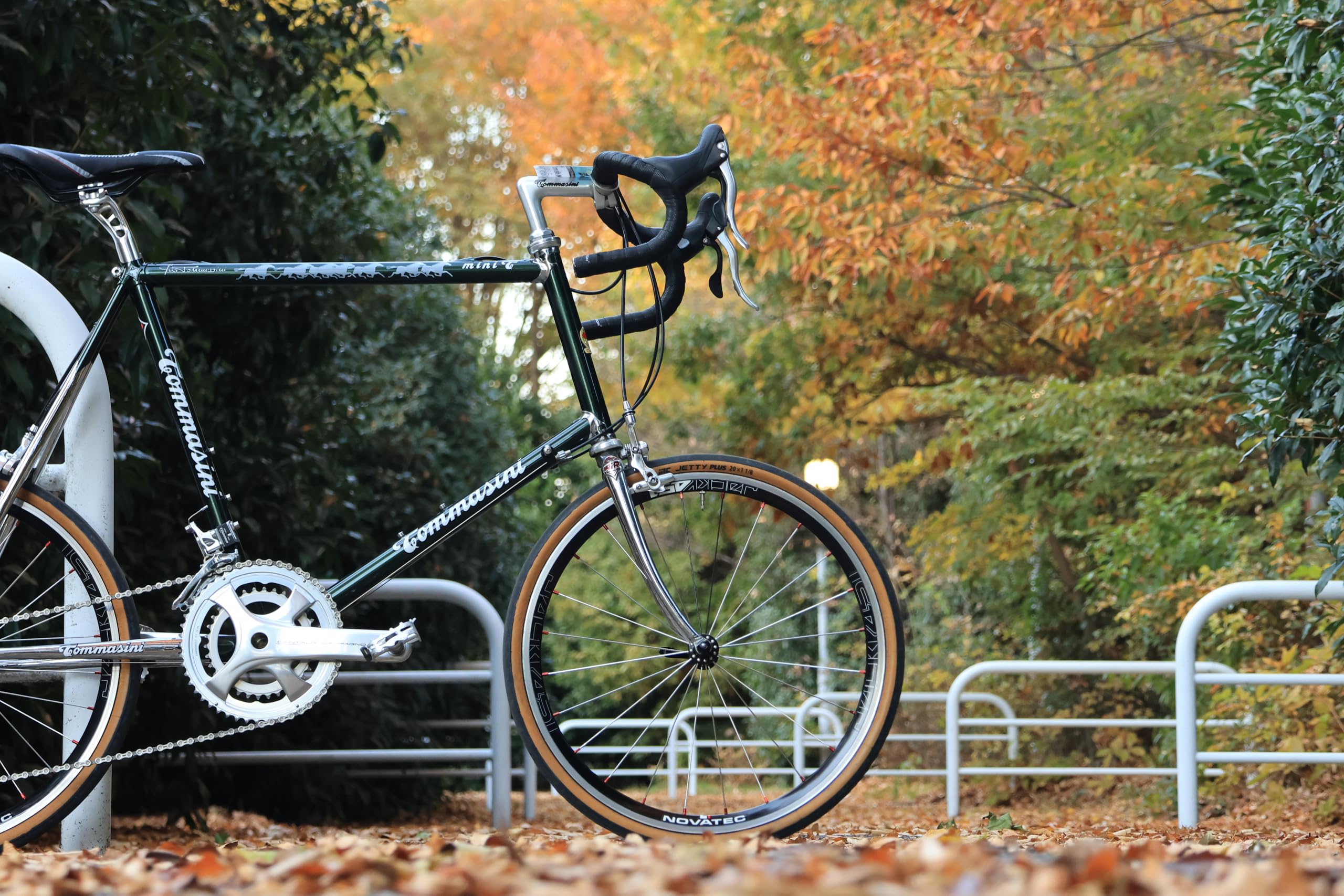 ピストバイク　JETTY 700x23C ブラックホイール Amazon | IRC TIRE (アイ・アール・シー) 自転車 タイヤ JETTY PLUS