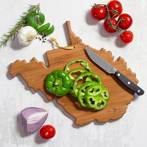 Vista 235 de Totally Bamboo Tabla de cortar con forma del estado de Nebraska y bandeja para servir charcutería con ilustraciones de Summer Stokes, incluye