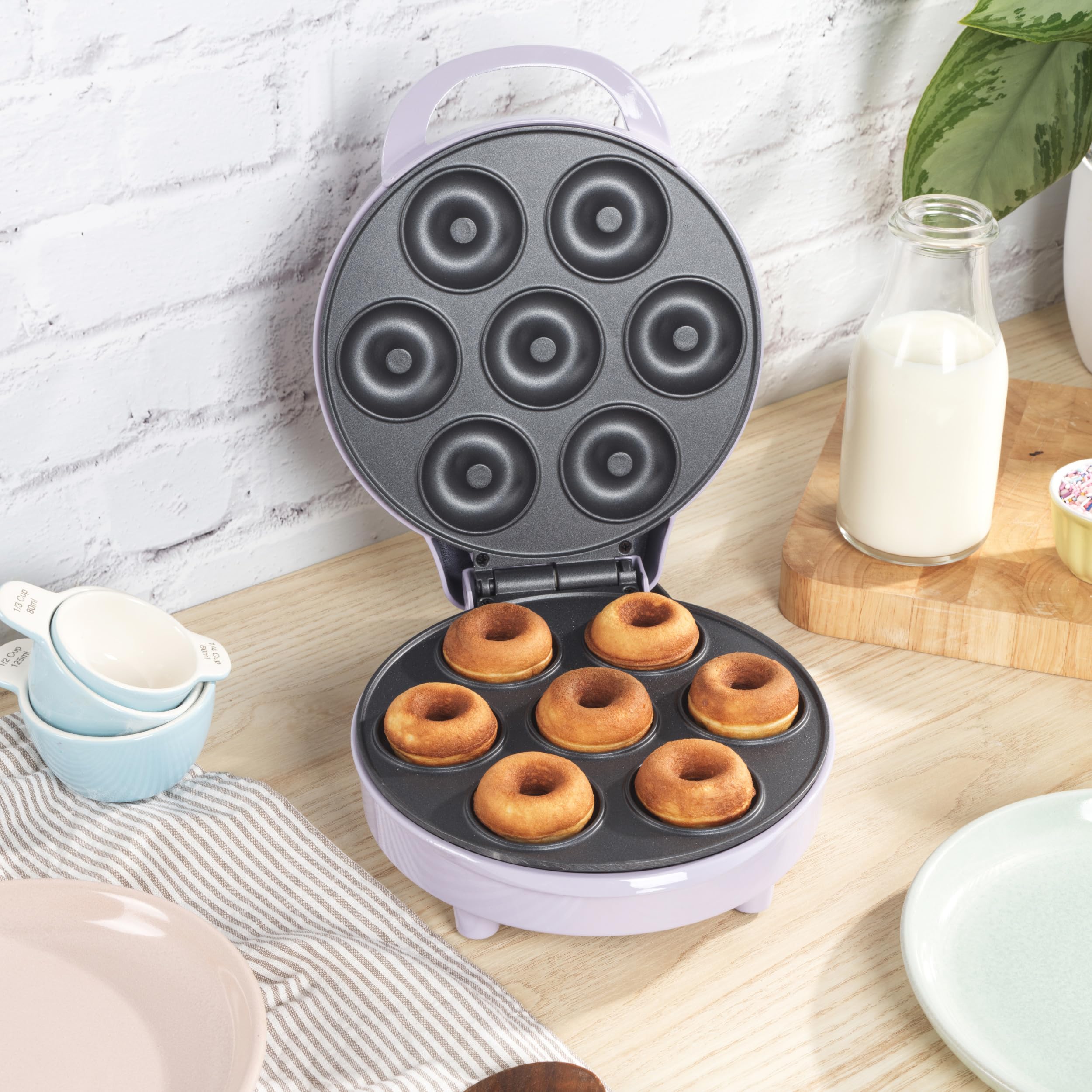 Petra Machine à Beignets 1000W, Appareil pour 7 Mini Donuts avec Plaque Antiadhésive, Machine à Pâtisserie avec Contrôle de Température, Voyants Lumineux, Facile à nettoyer, Violet Pastel