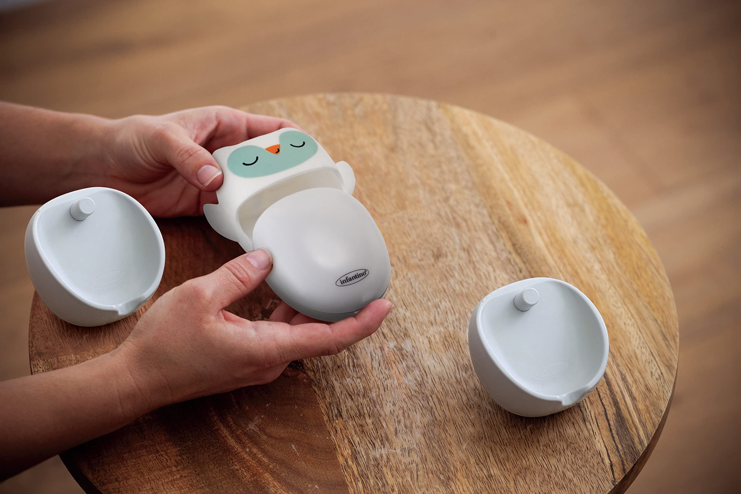 Infantino Coffret Doudou Lumineux et Veilleuse Murale Nomade Rechargeable Chouette, s'Alllume Automatiquement dans le Noir, 60 Heures d'Autonomie