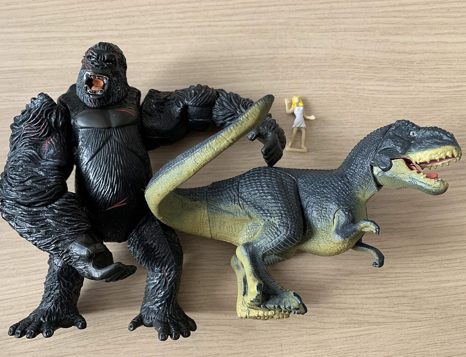 Kong Basic Figure Kong vs. Juvenile VRex 6 by Playmates