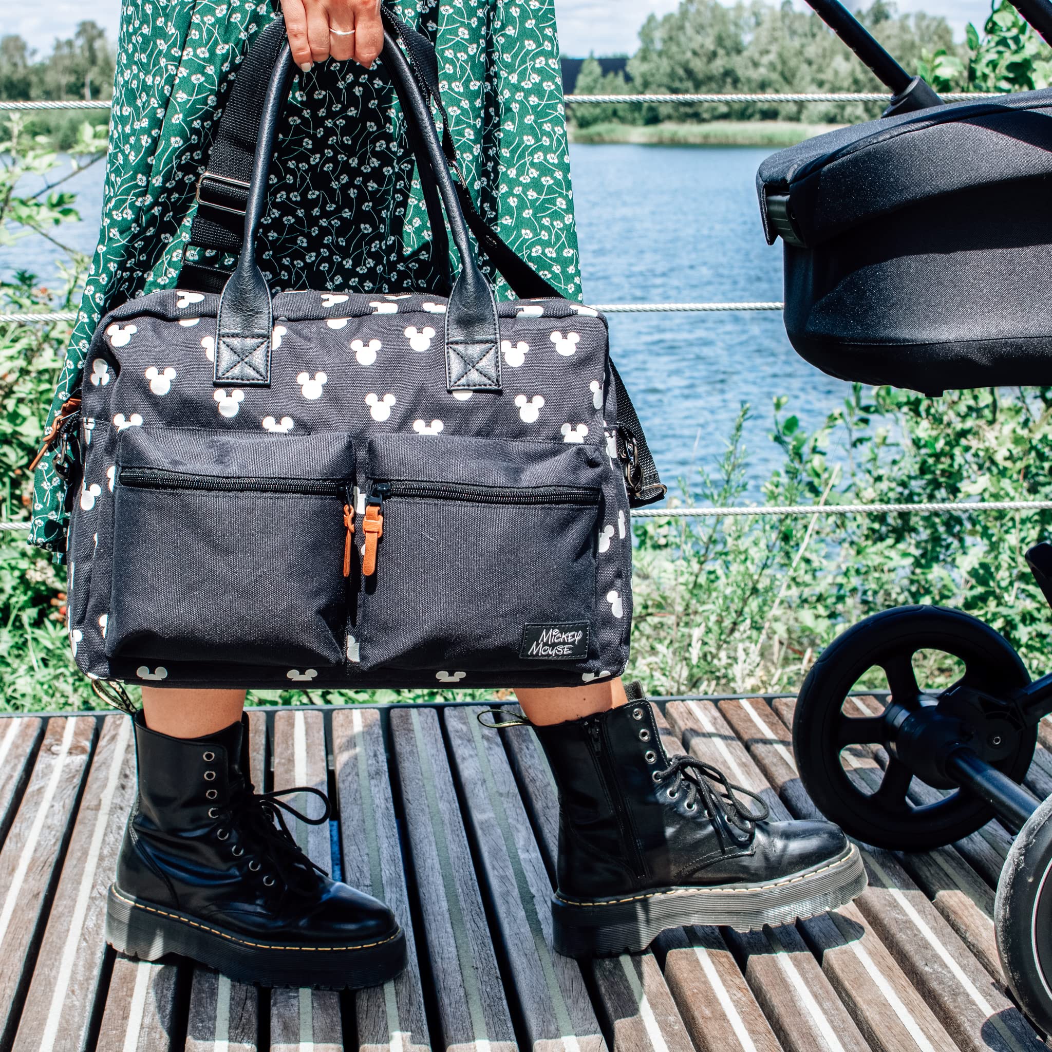 Mickey Mouse Endless Imagination | Sac à langer | Fabriqué en polyester robuste et étanche | Idéal pour les déplacements | Gris noir – Taille unique