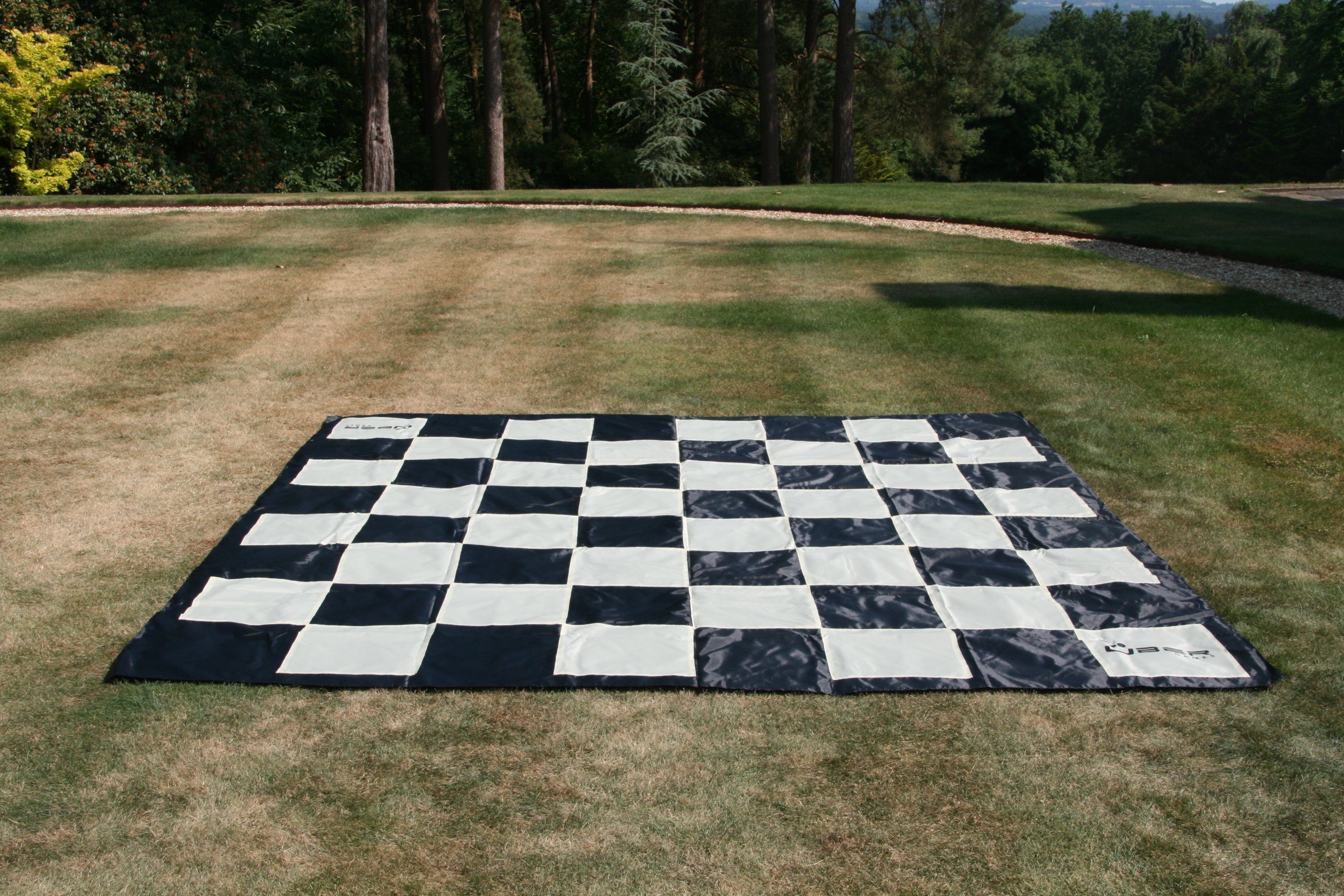 Uber Games Tappetino gigante in nylon per scacchi, versatile, resistente e veloce da montare, perfetto per giardini, feste, eventi e scacchi giganti, fori angolari per fissaggio all'aperto.
