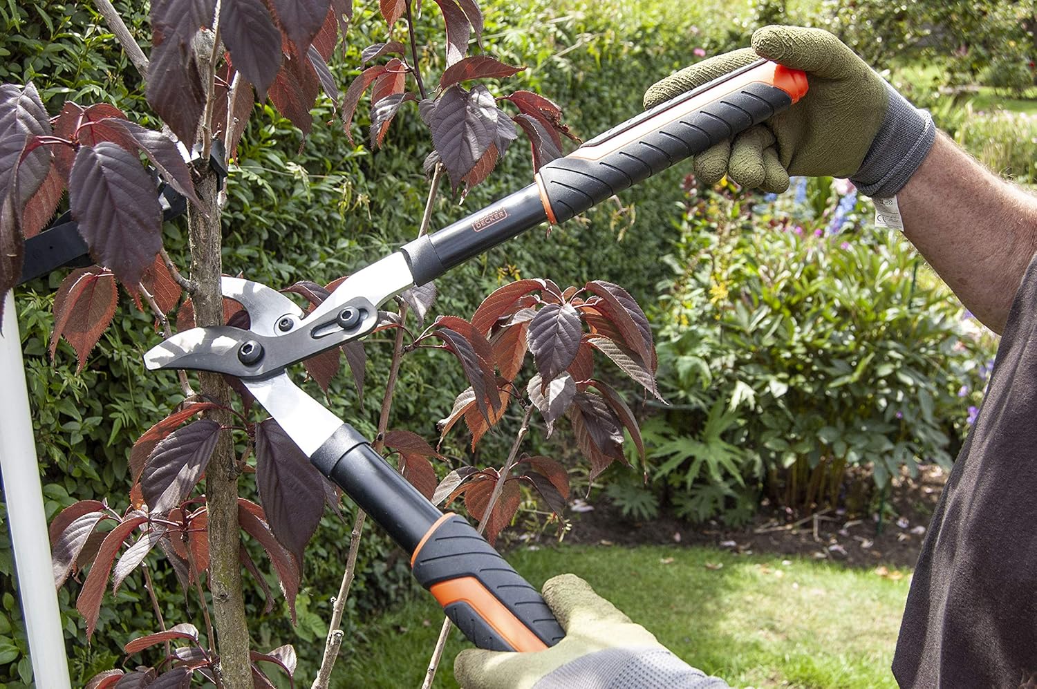 Black + Decker 46cm (18″) Compound Bypass Lopper, Black/Orange BigaMart