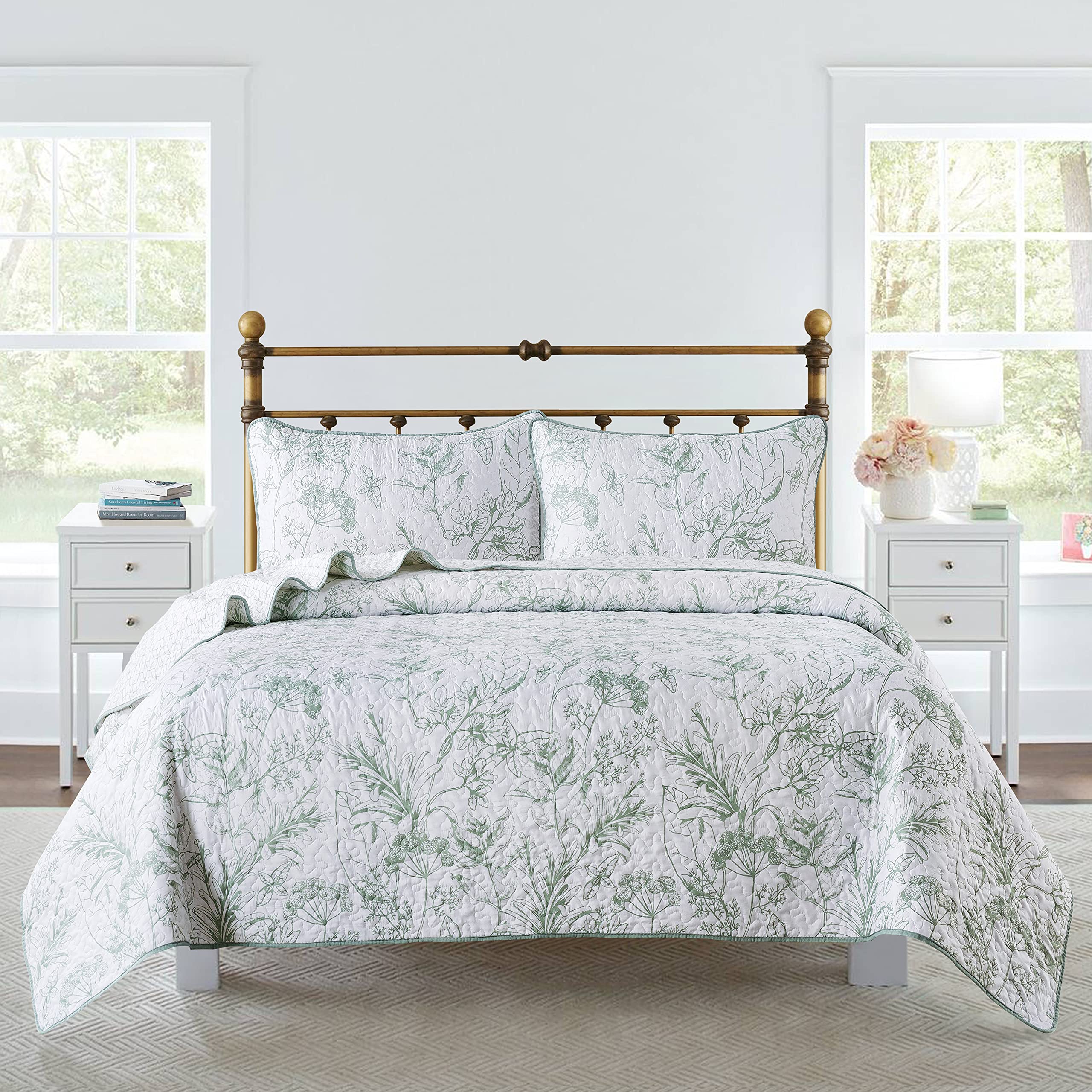 SLPR Morning Meadow Bedding Quilt Set - Queen with 2 Shams | Green and White Botanical Quilted Bedspread