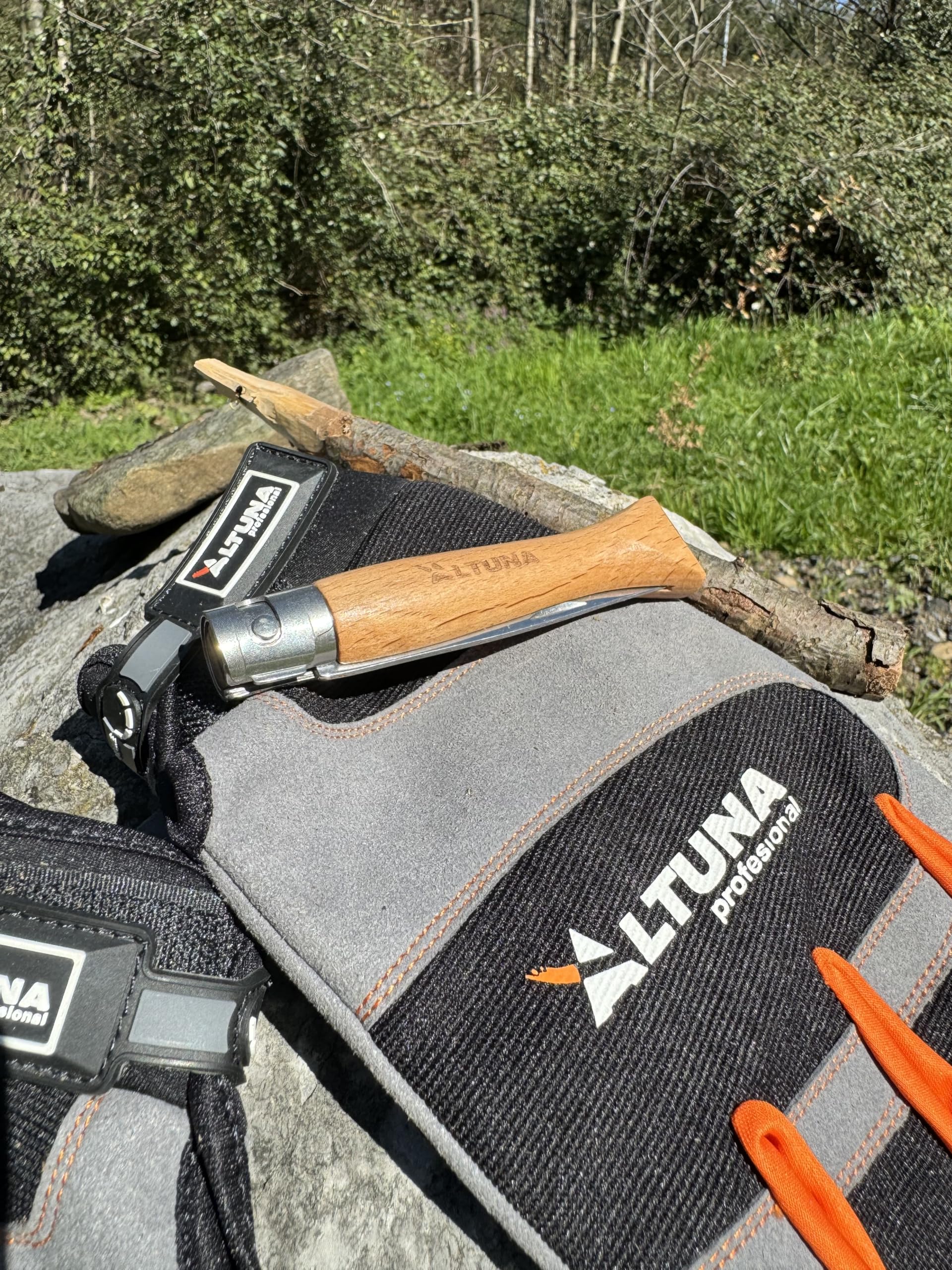 Altuna - Navaja Multiusos Plegable - Hoja de 8 cm de Acero Inoxidable - Con Seguro Anticorte - Mango de Madera Ergonómico - Navaja de Camping, Setas, Senderismo y Pesca - Compacta y Resistente
