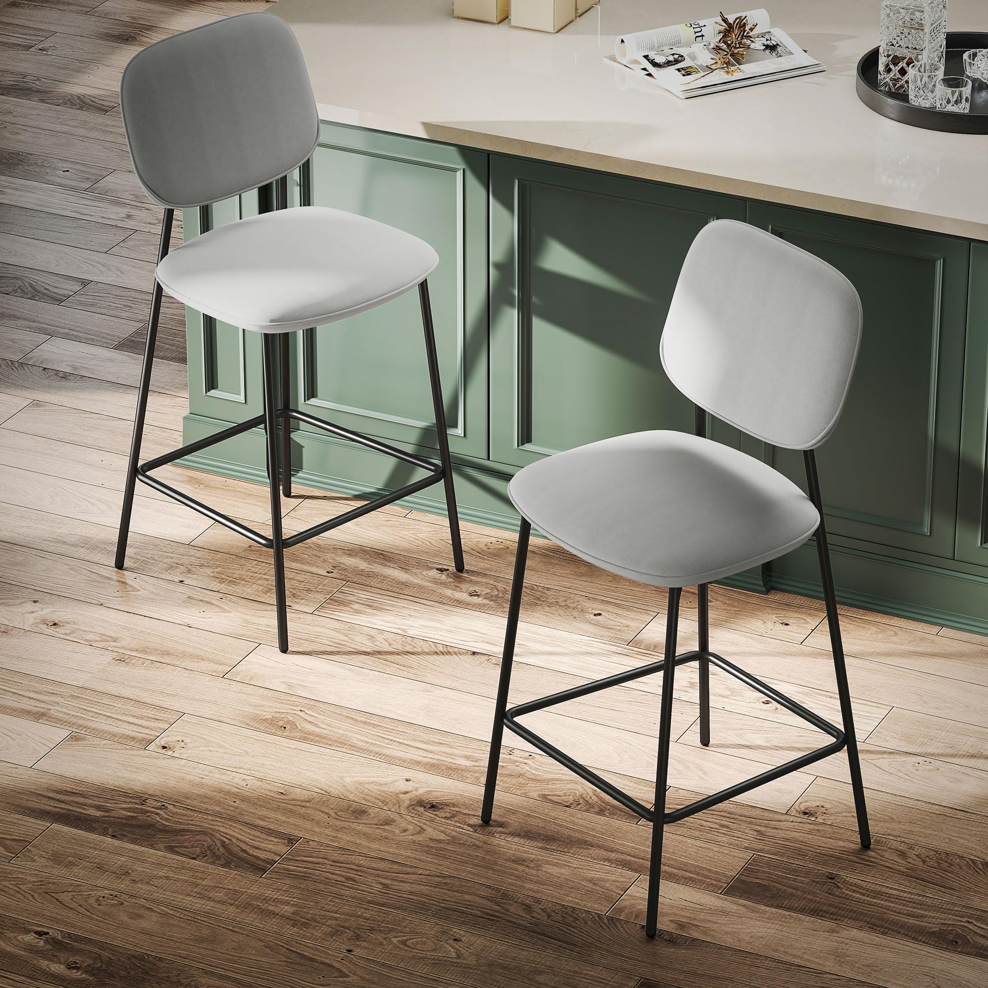 HOMCOM Juego de 2 Taburetes de Bar con Respaldo y Reposapiés Gris Claro | Taburetes Altos de Cocina, Tapizado en Terciopelo, Marco de Acero, para Comedor Mostrador