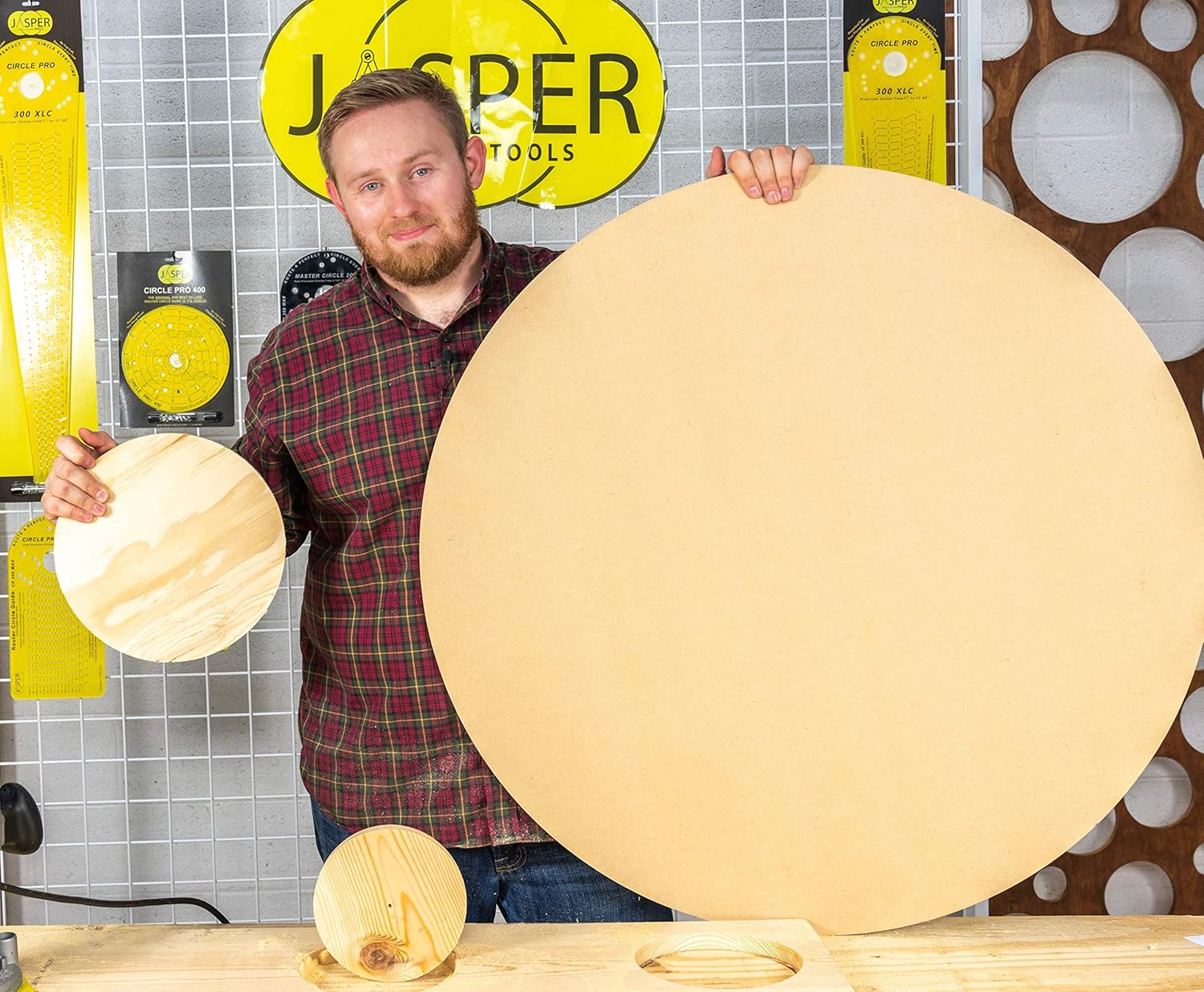 Jasper 700 Metric Circle Cutter Jig for Standard Plunge Routers Cuts Perfect Circles from 50mm to 406mm – Kit Includes Calibration Disc & Pivot Pins