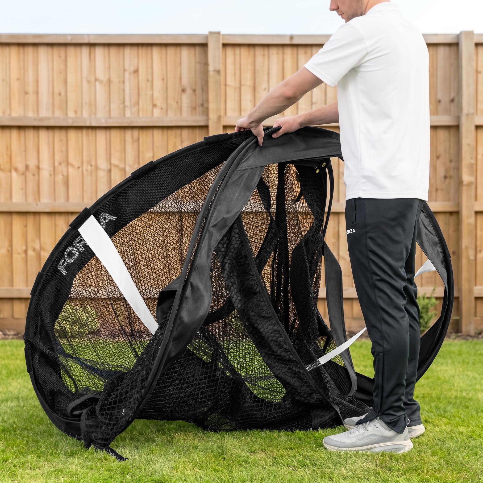 FORZA Tour przenośna siatka do ćwiczeń golfowych z piłką zwrotną, 2,1 m x 2,1 m | Wewnętrzna i zewnętrzna siatka do gry w golfa z arkuszem docelowym, koszem na odpryski i torbą do przenoszenia