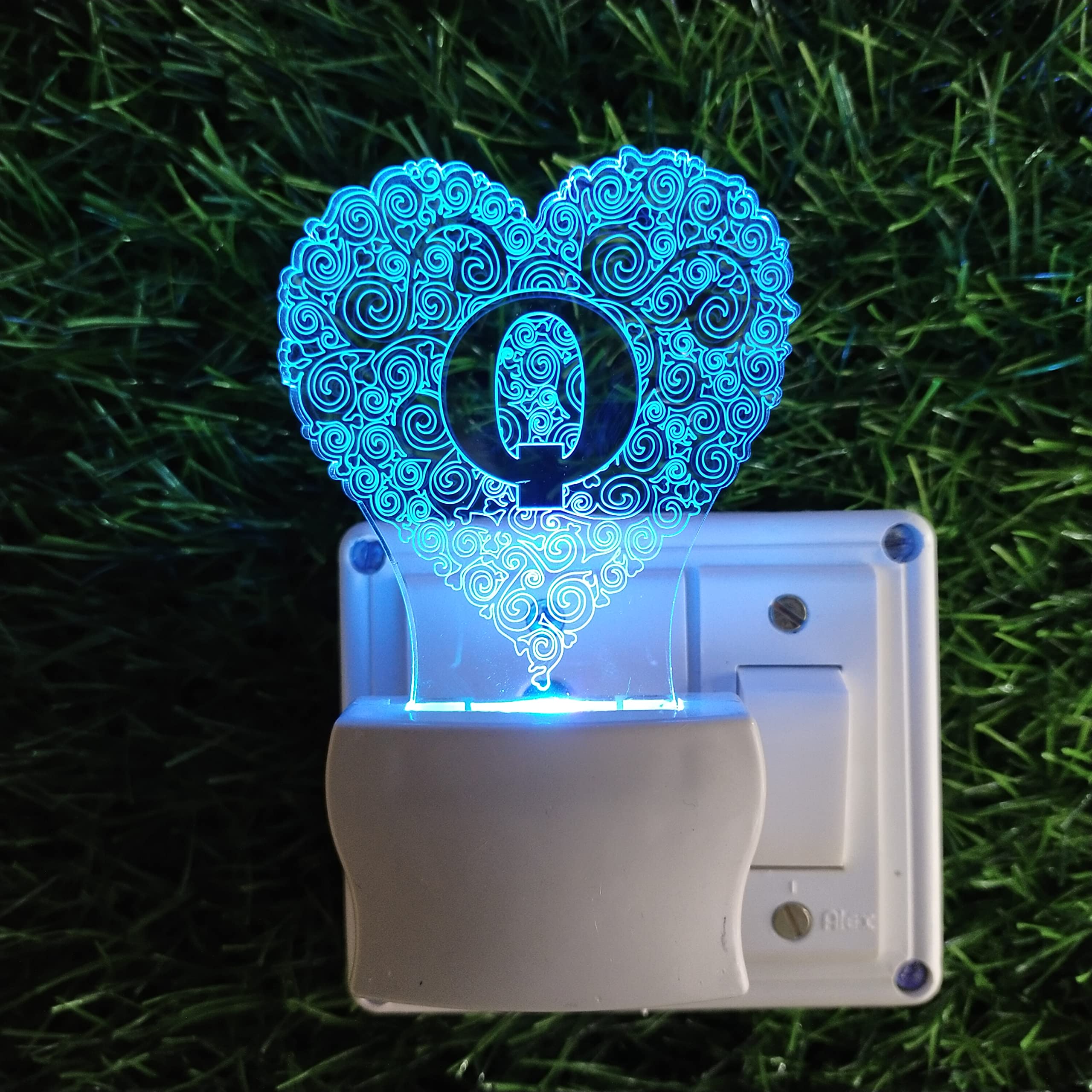 UKANI Alphabet Q 3D Optical Illusion Acrylic Night Lamp, 7 Colors RGB Auto Colour Changing LED Plug and Play Night Light, Office Light, Best Gift - Pack of 1 (SD149,Multicolour, 3 Inch)