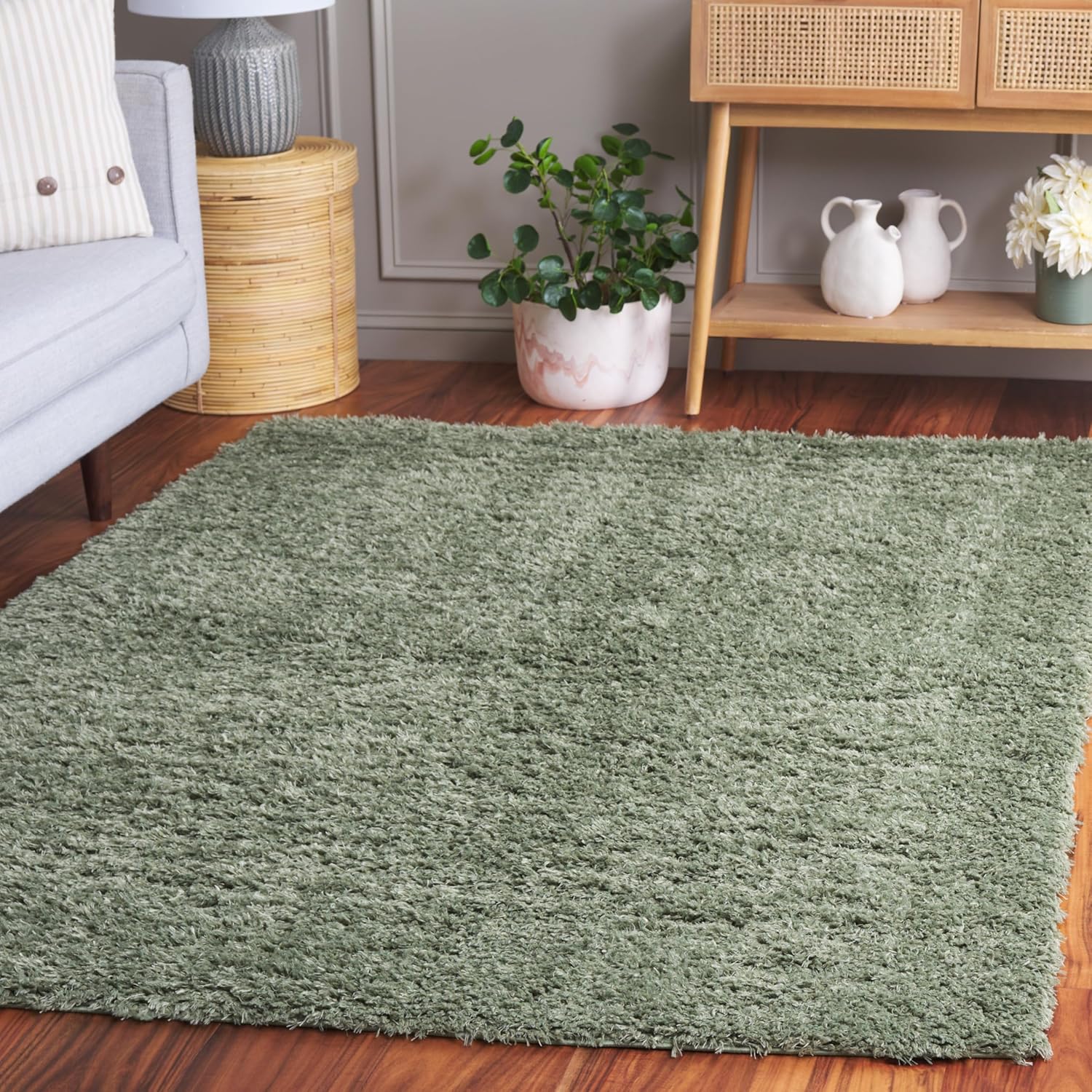 SAFAVIEH Lindsay Shag Collection Square Rug - 6'7" Square, Green, Contemporary Design, Ideal for High Traffic Areas in Bedroom, Dining Room & Kitchen (LNS560Y-7SQ)