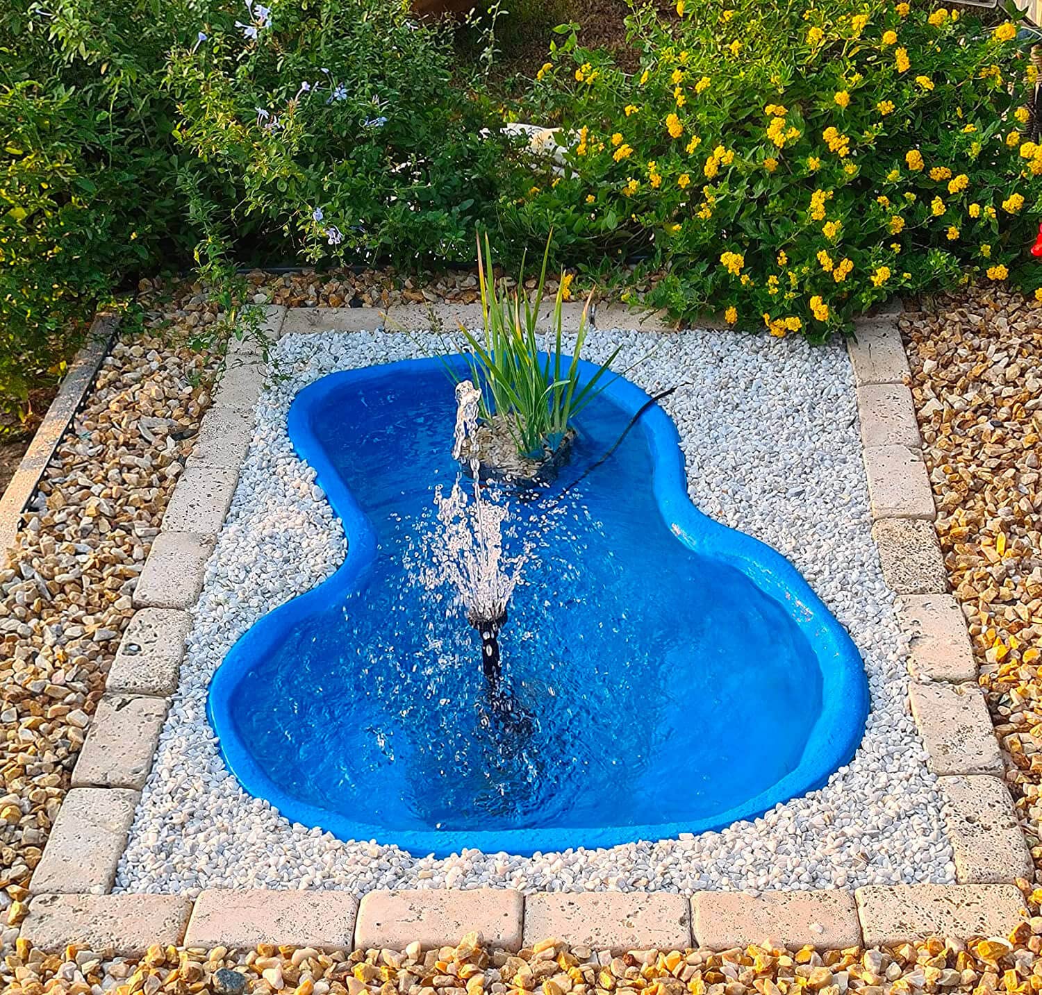 Giordanoshop Laghetto Artificiale da Giardino 136x100x34 cm in Polietilene 220 Litri Azzurro