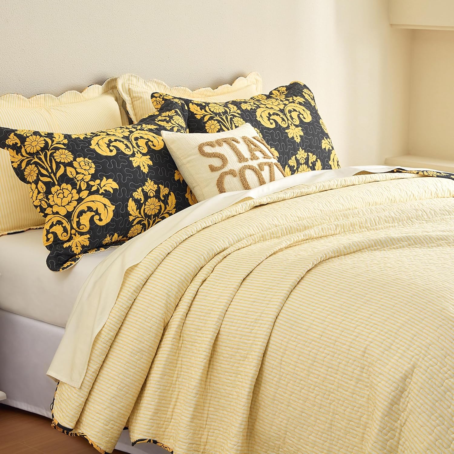 Queen Size Quilt - 100% Cotton Yellow Striped Bedding Set - Reversible Scallop Quilt Bedspreads- Quilted Modern Farmhouse Coverlets - Lightweight for All Season - Pre-Washed 3-Piece | Softness, Durable