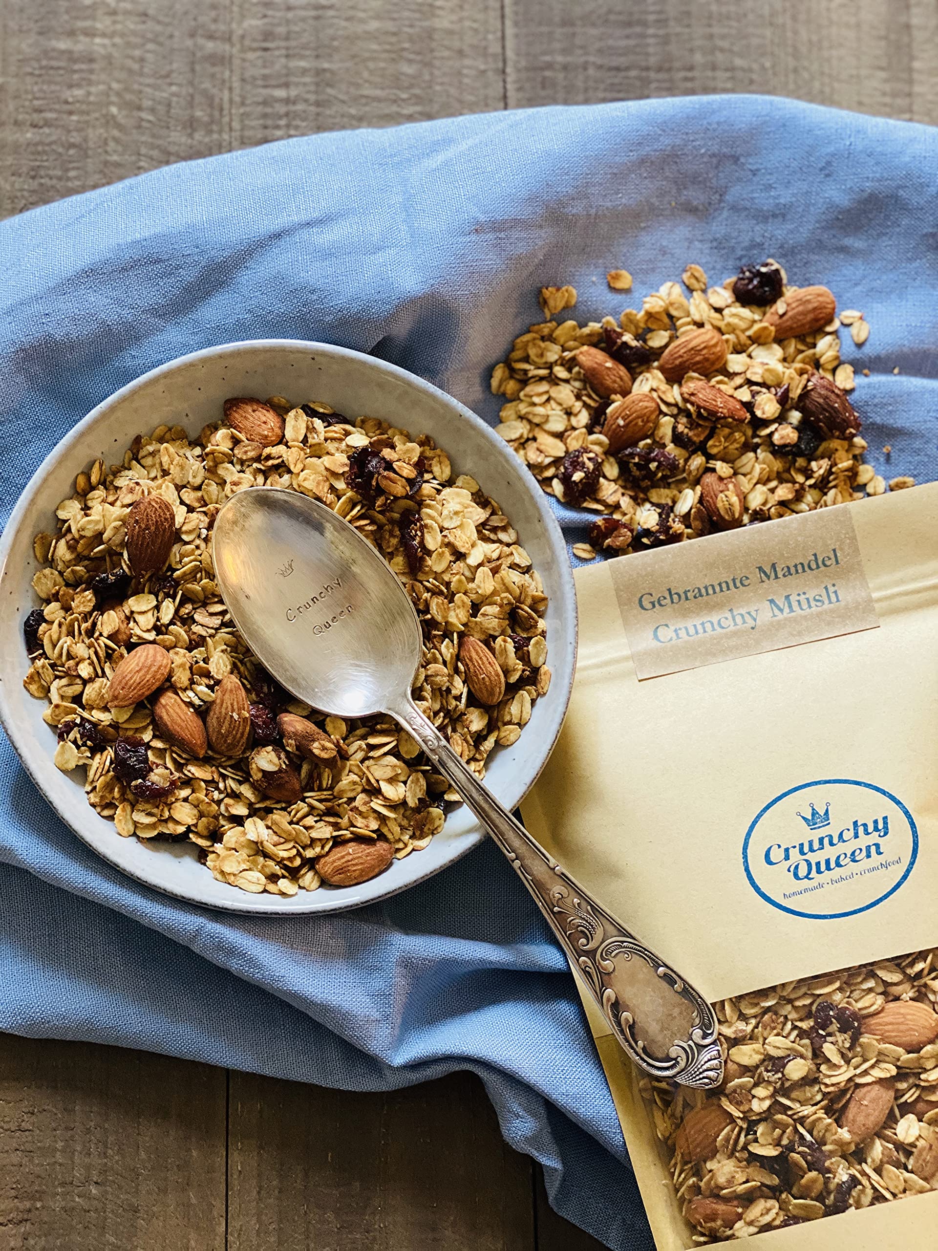 Crunchy Queen Gebrannte Mandel Granola Knuspermüsli | Mandel & Cranberries | Handgemacht | Crunchy Topping für Smoothiebowl & Müsli | Vegan | Müsli ohne Zucker | 100% natürlich | 3x 340g Großgebinde