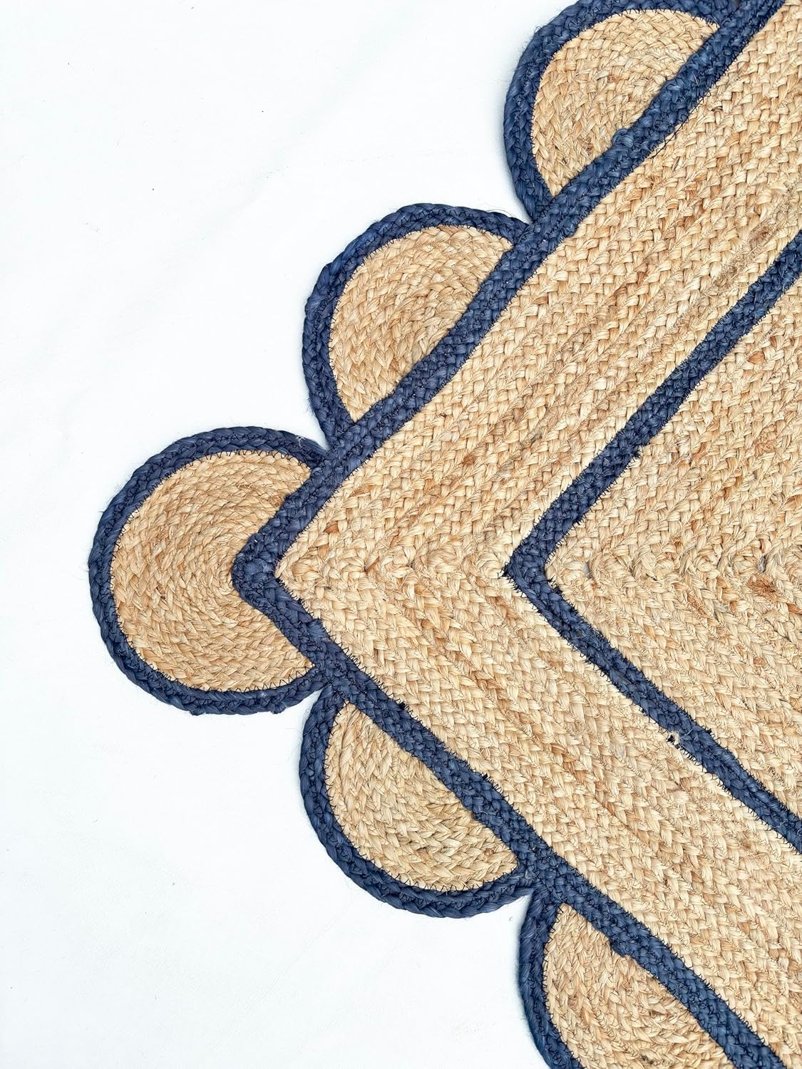 Scallop Pattern Jute Bohemian Area Rug (4'x6', Navy)
