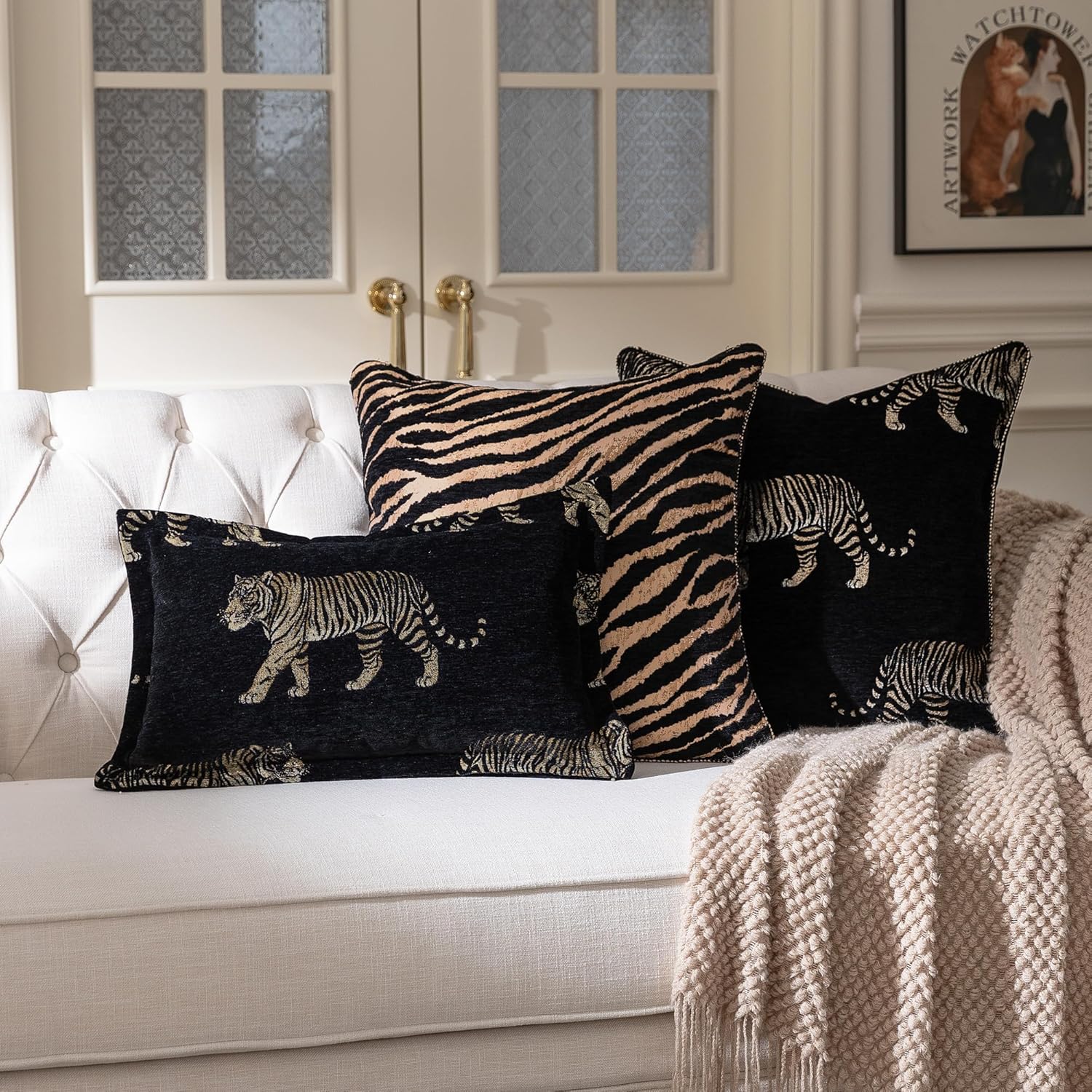 1-Piece Luxury Tiger Chenille Throw Pillow Cover 13 x 20 Inches, Wild Animal Pattern Jacquard Rectangle Lumbar Cushion Covers, Vintage Home Decor Pillow Case for Couch Sofa Bed Living Room