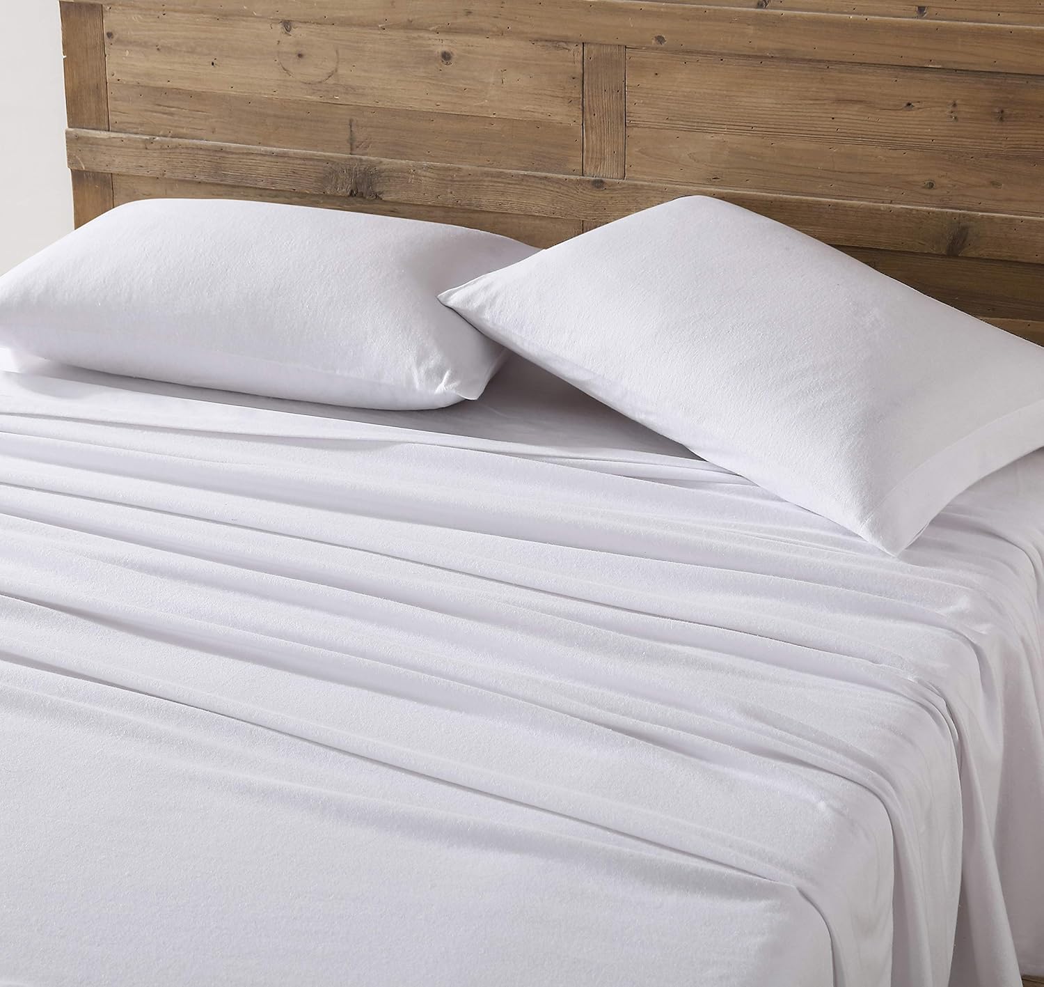 Eddie Bauer - Flannel Sheets Queen Size, Anti-Pilling & Wrinkle Resistant Cotton, Touchably Soft for All-Season Comfort - Bed Sheets with Matching Pillowcases & Fitted Sheet (Solid White)