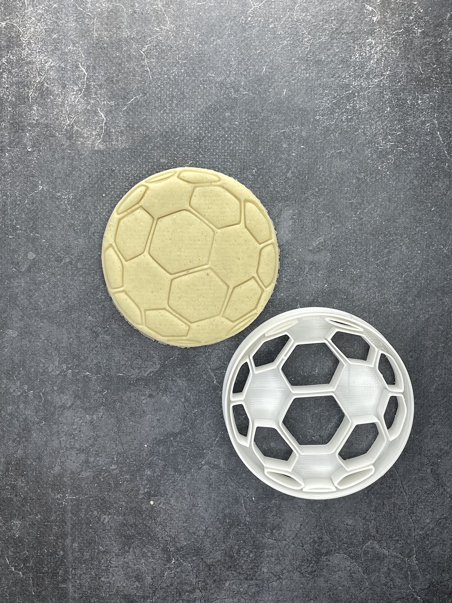 Kit Emporte-pièces Football Decora 0255048 - 2 Moules : Ballon Et Terrain - Pour Pâte à Sucre Ou Pâte à Modeler