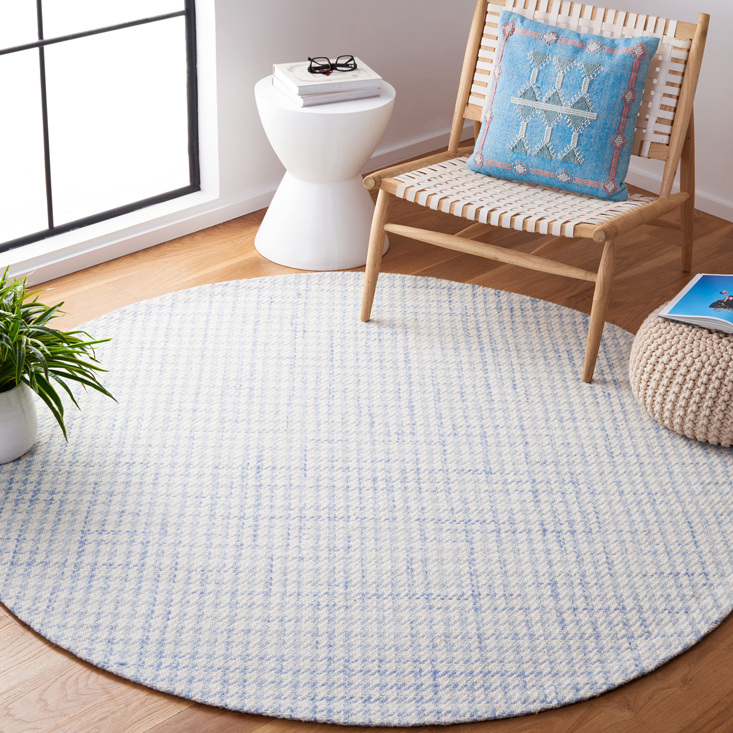 SAFAVIEH Marbella Collection 6' Round Blue/Ivory MRB319M Handmade Wool Area Rug