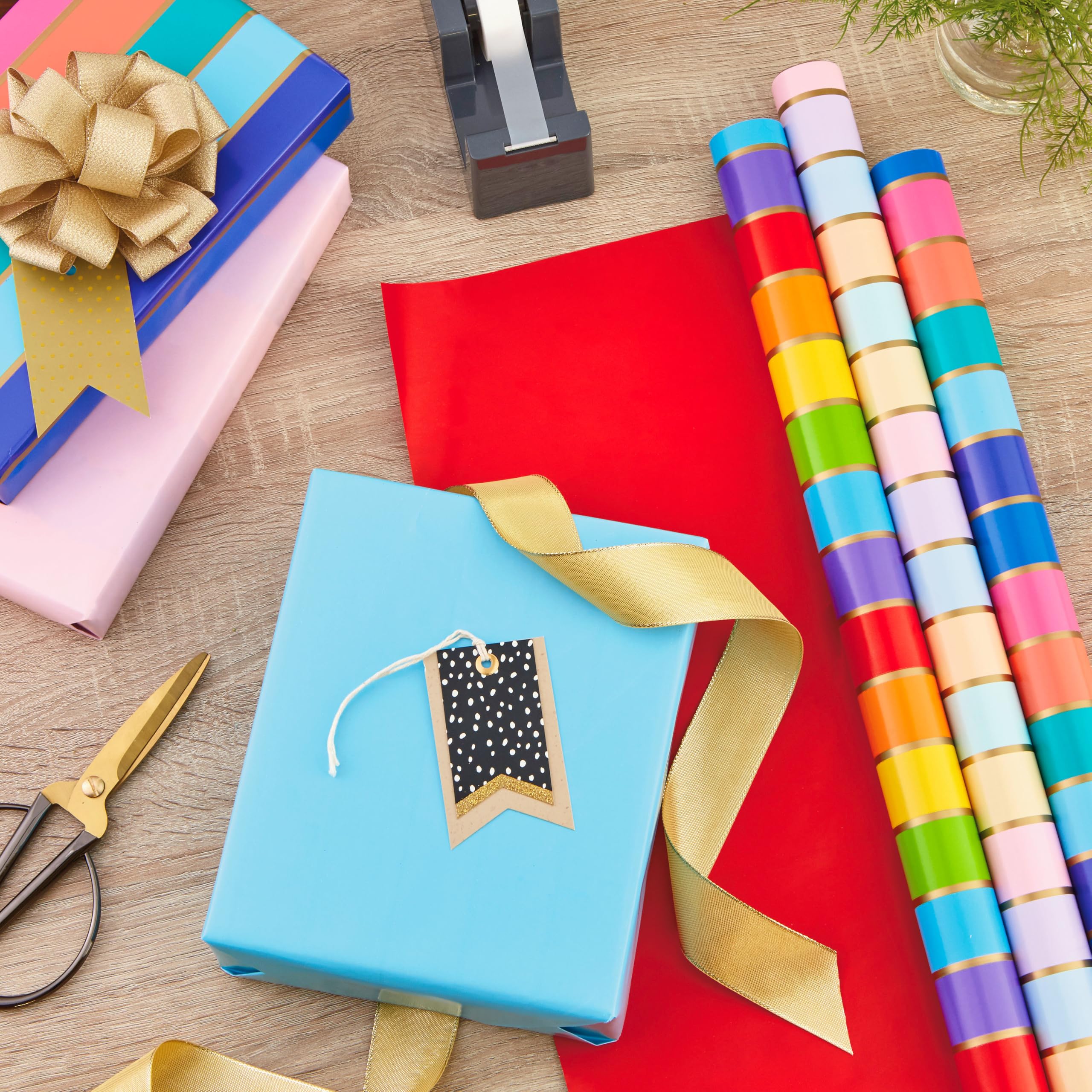 Hallmark Rollos de papel de regalo arcoíris para graduación, cumpleaños, boda, todas las ocasiones. Papel de regalo a rayas coloridas (juego de 3 rollos reversibles: 75 pies cuadrados)