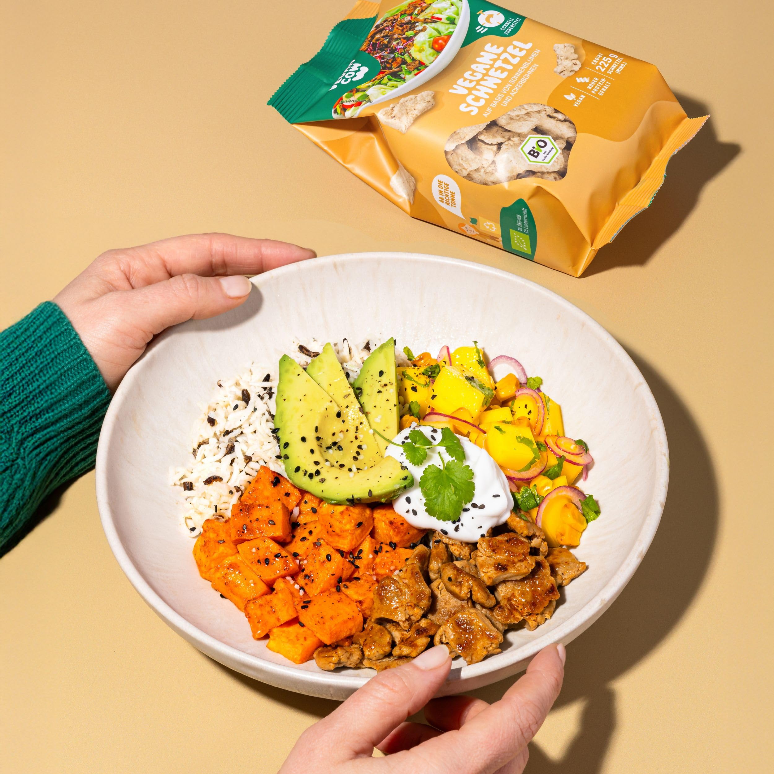 THE VEGAN COW - Veganer Bio-Fleischersatz - 75g (225g zubereitet) - doppelte Proteinquelle - TOP Qualität, Geschmack und Konsistenz - Allergenfrei und ohne Soja (2x75g, Veganes Hack und Schnetzel)