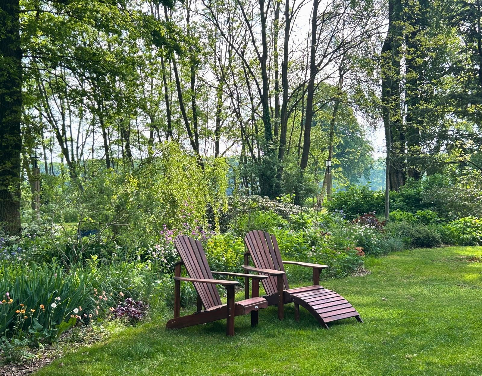 MaximaVida Adirondack Gartenstuhl + Fußstütze Toronto, geölt - aus exklusivem Taliwood