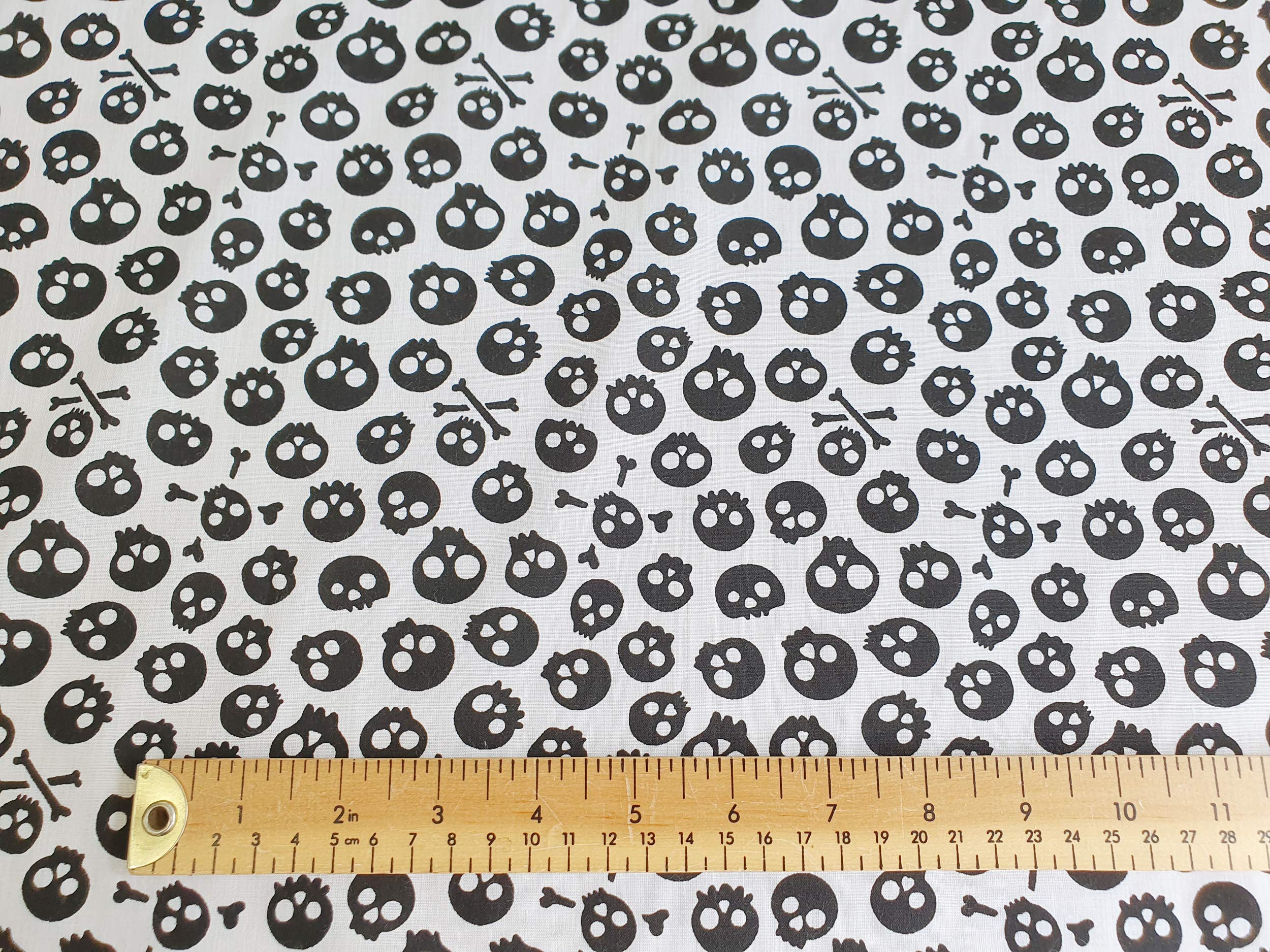 Oddies TextileHalloween Polycotton Fabric - Small Skull & Crossbones - Fabric Craft Material Metre White with Black Skulls (C7769)