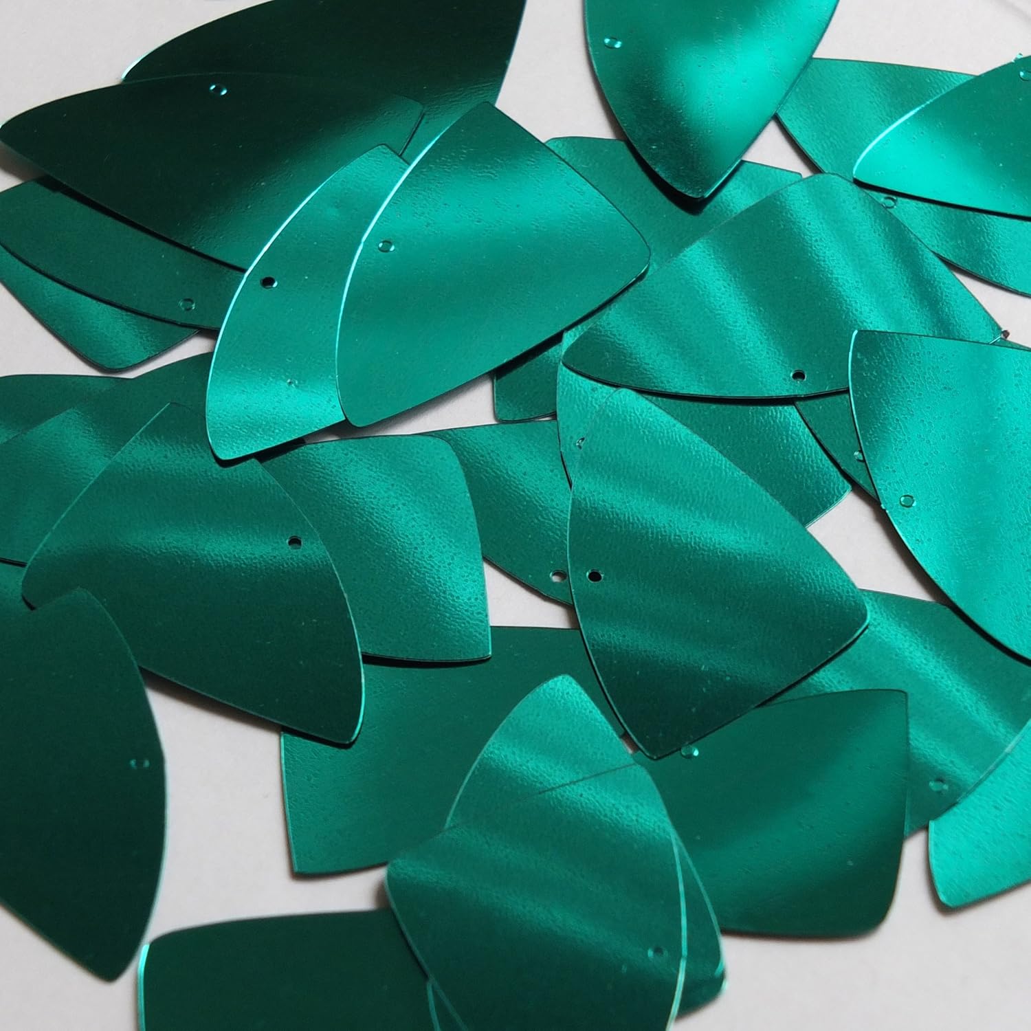 Fishscale Fin Sequin 1.5 Emerald Green Metallic Loose Couture Paillettes