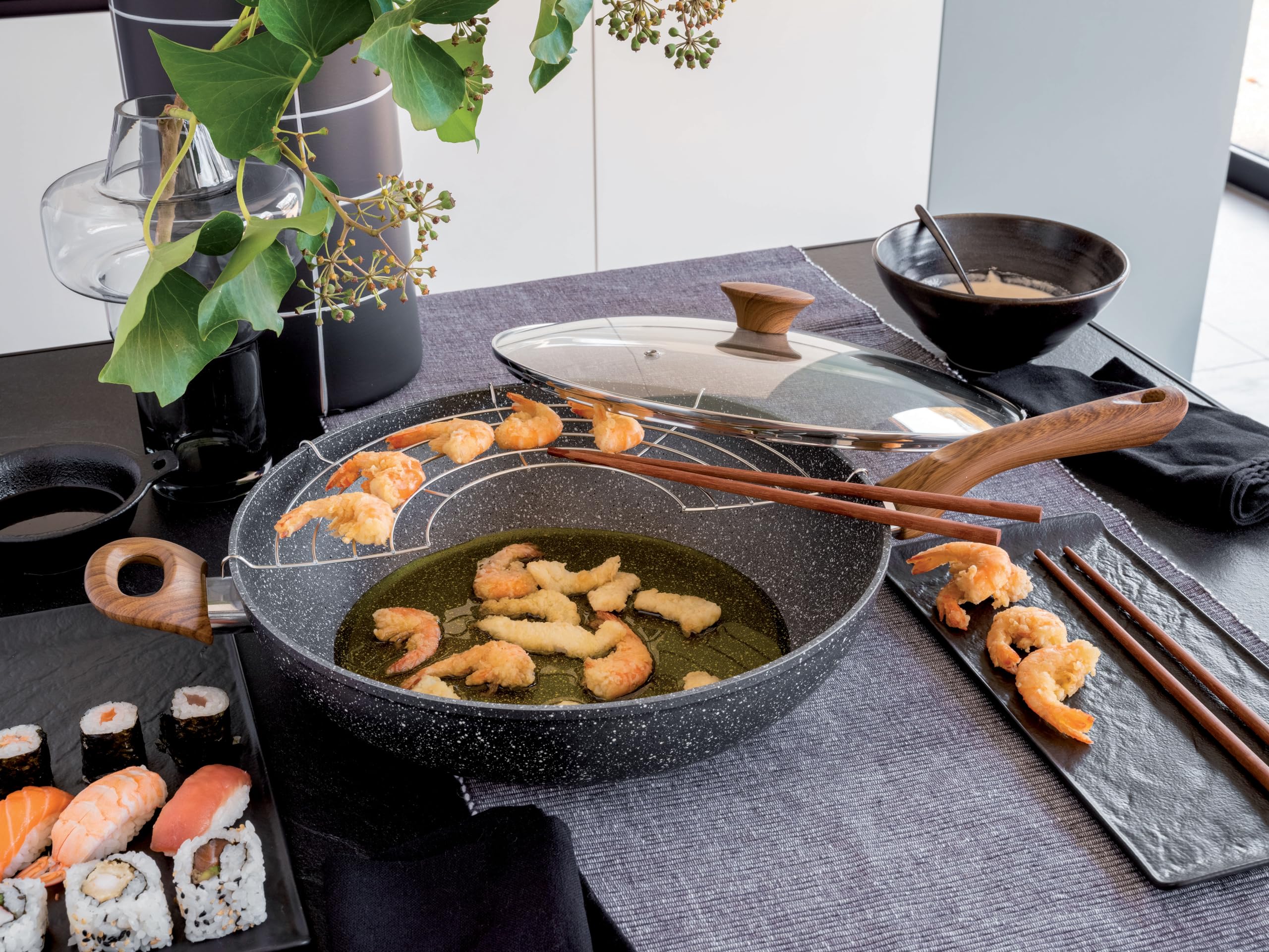 Tognana Stone & Wood, wok oriental con griglia e coperchio in vetro 32 cm + 4 bastoncini in legno, alluminio, grigio