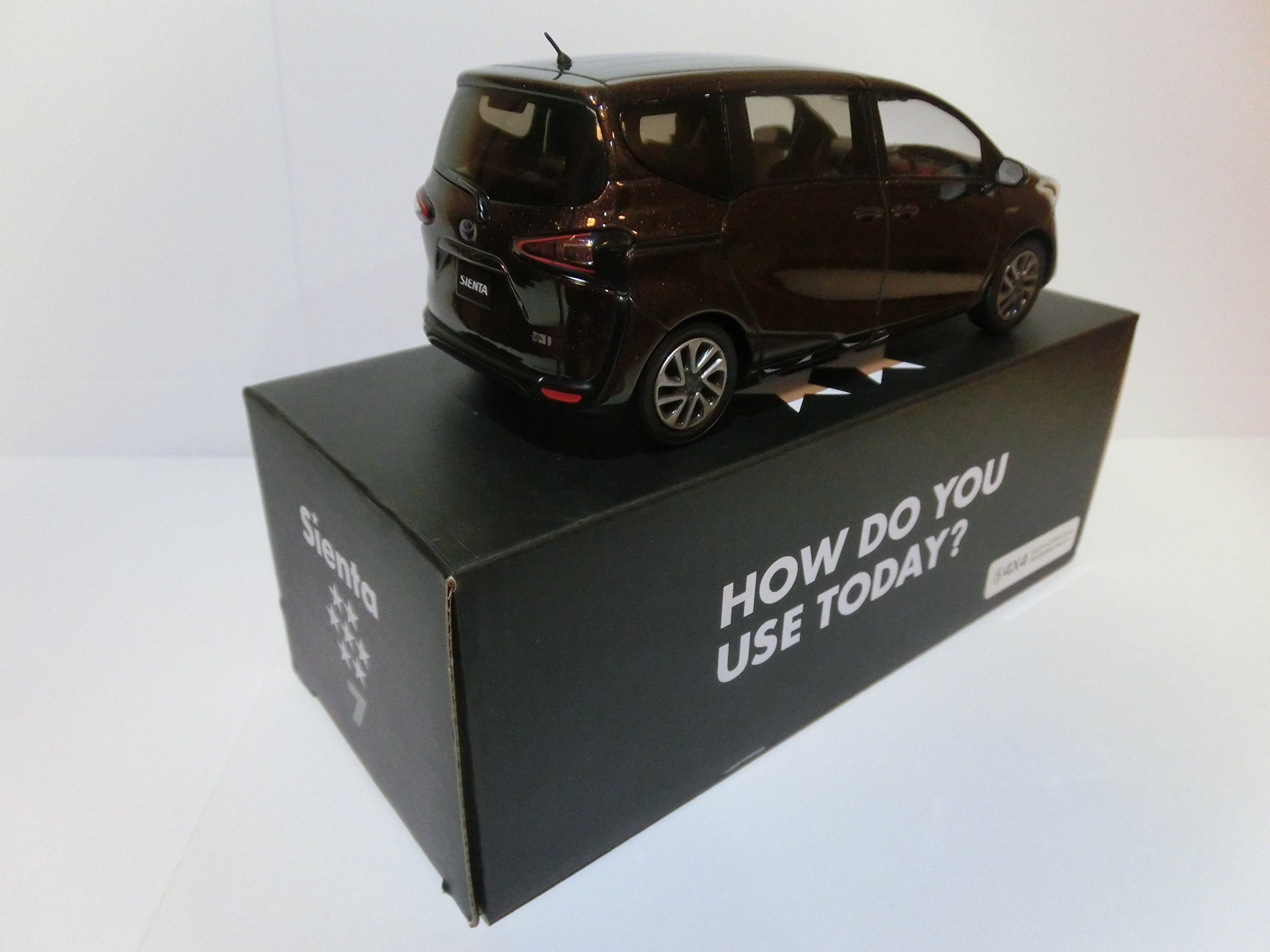 Amazon | トヨタ 1/30 オフィシャルミニカー シエンタ カラーサンプル 